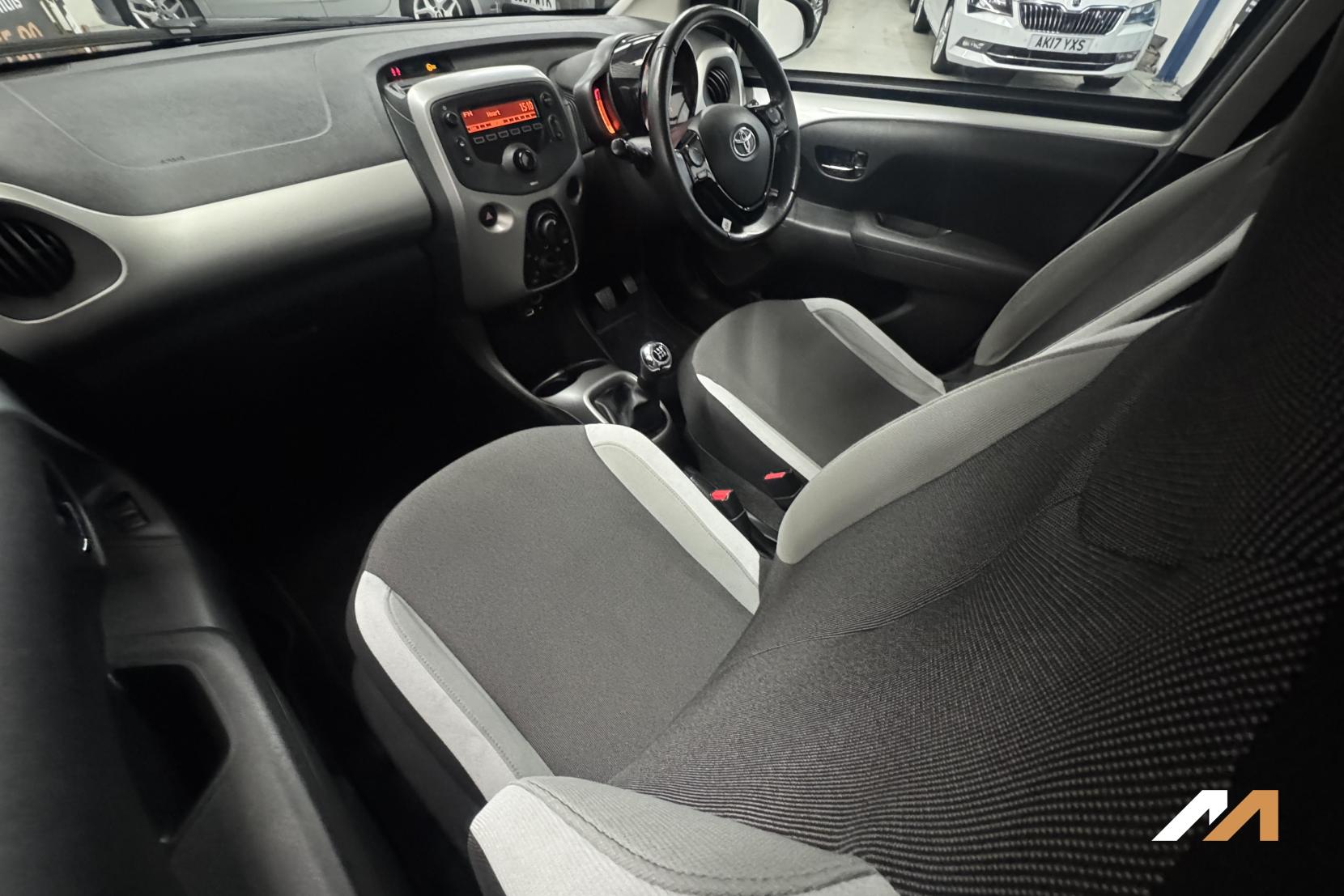 Toyota AYGO 1.0 VVT-i x-play Hatchback 5dr Petrol Manual Euro 6 (68 ps)