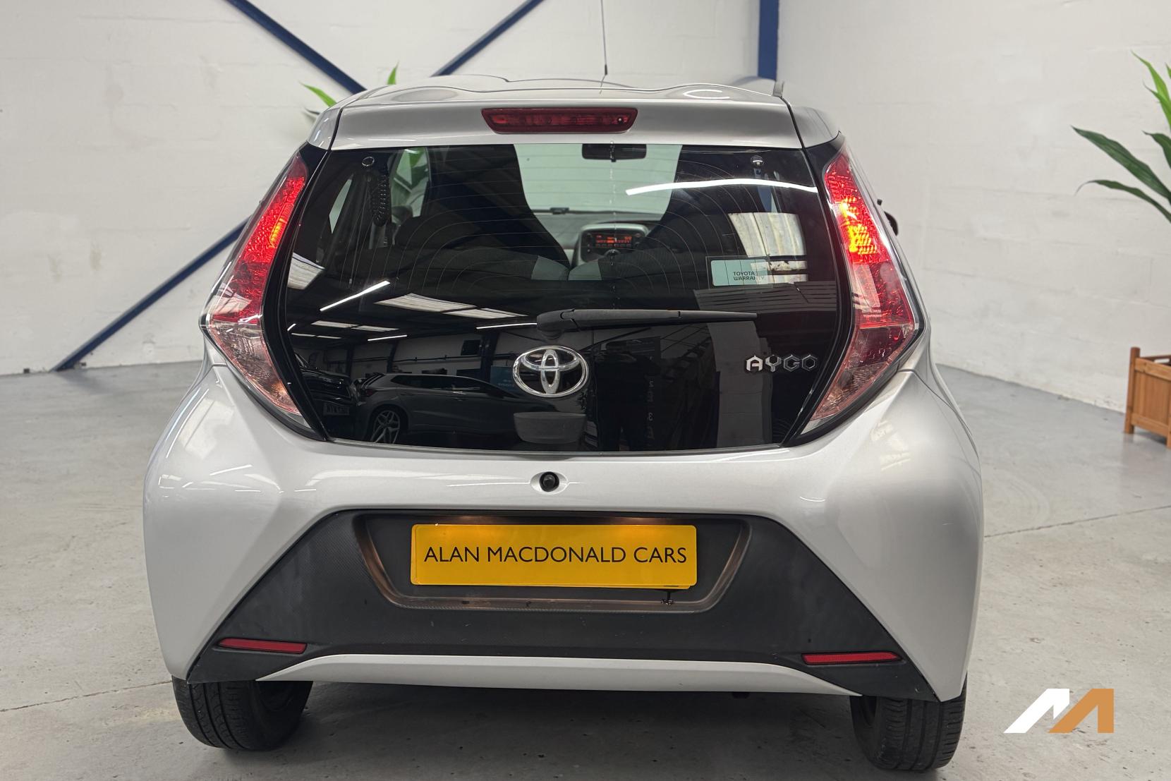 Toyota AYGO 1.0 VVT-i x-play Hatchback 5dr Petrol Manual Euro 6 (68 ps)