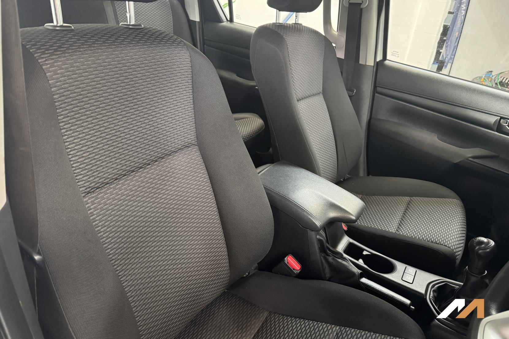 Toyota Hilux 2.4 D-4D Active Pickup Double Cab 4dr Diesel Manual 4WD Euro 6 (s/s) (150 ps)