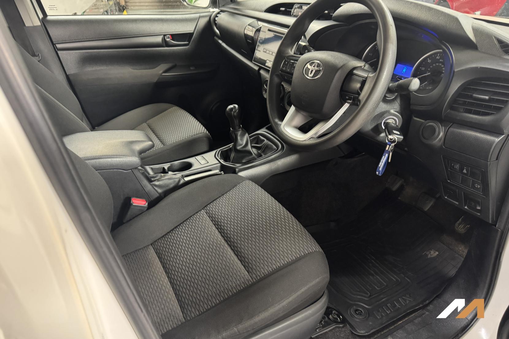 Toyota Hilux 2.4 D-4D Active Pickup Double Cab 4dr Diesel Manual 4WD Euro 6 (s/s) (150 ps)