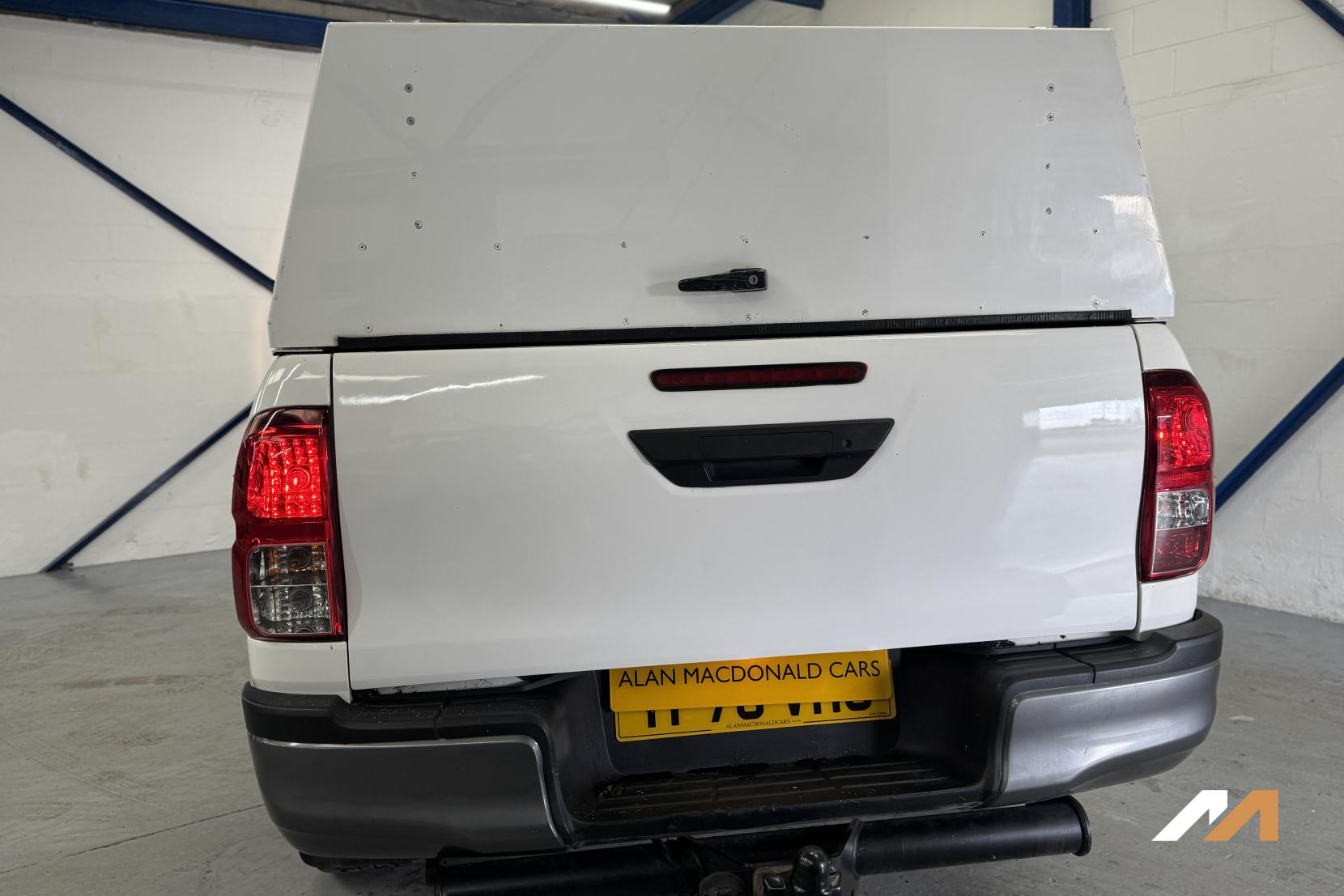 Toyota Hilux 2.4 D-4D Active Pickup Double Cab 4dr Diesel Manual 4WD Euro 6 (s/s) (150 ps)