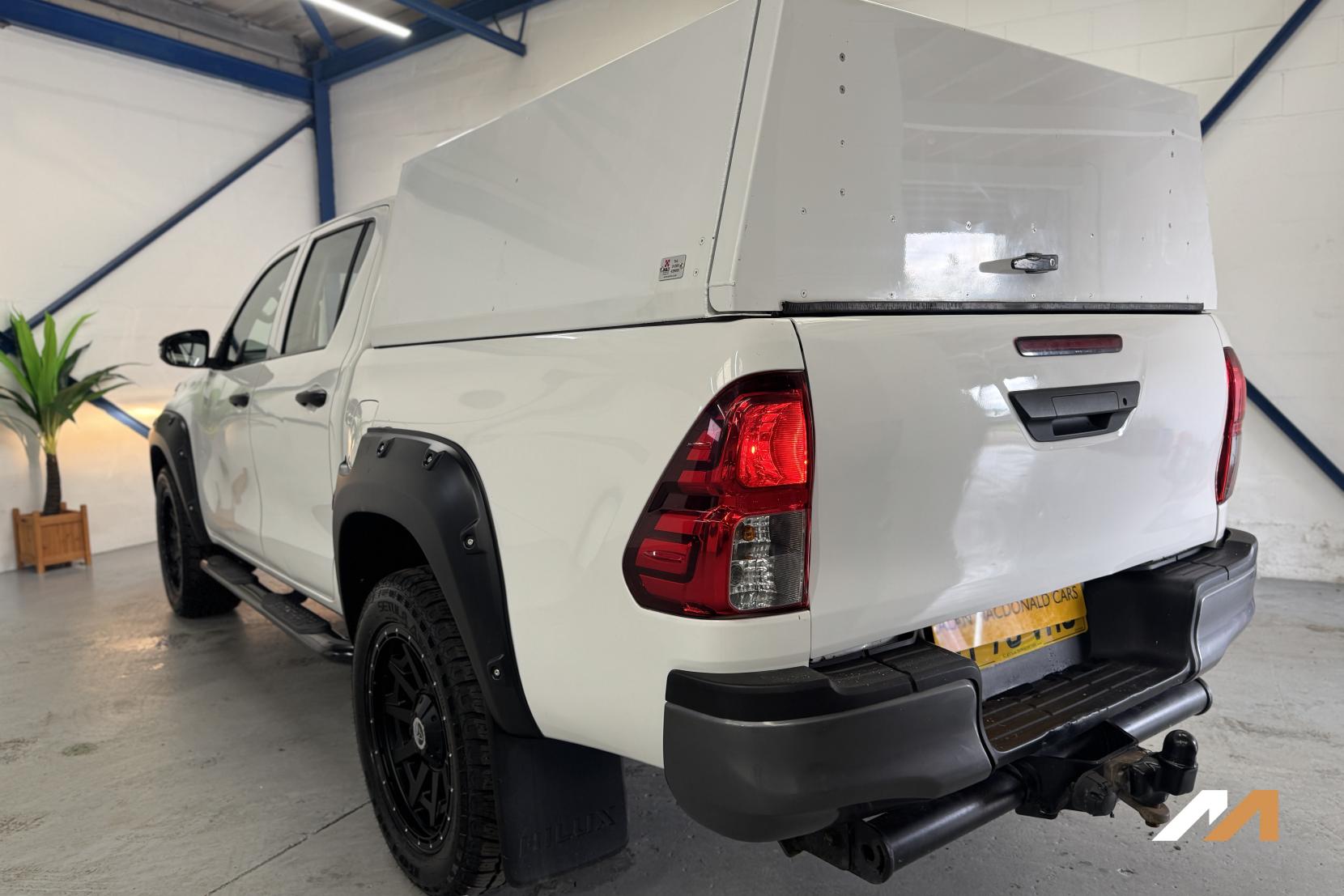 Toyota Hilux 2.4 D-4D Active Pickup Double Cab 4dr Diesel Manual 4WD Euro 6 (s/s) (150 ps)