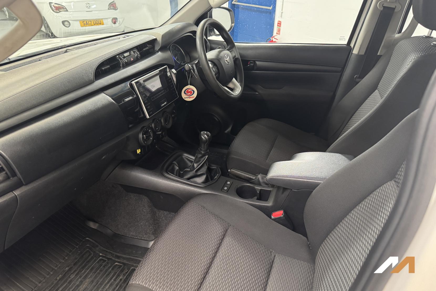 Toyota Hilux 2.4 D-4D Active Pickup Double Cab 4dr Diesel Manual 4WD Euro 6 (s/s) (150 ps)