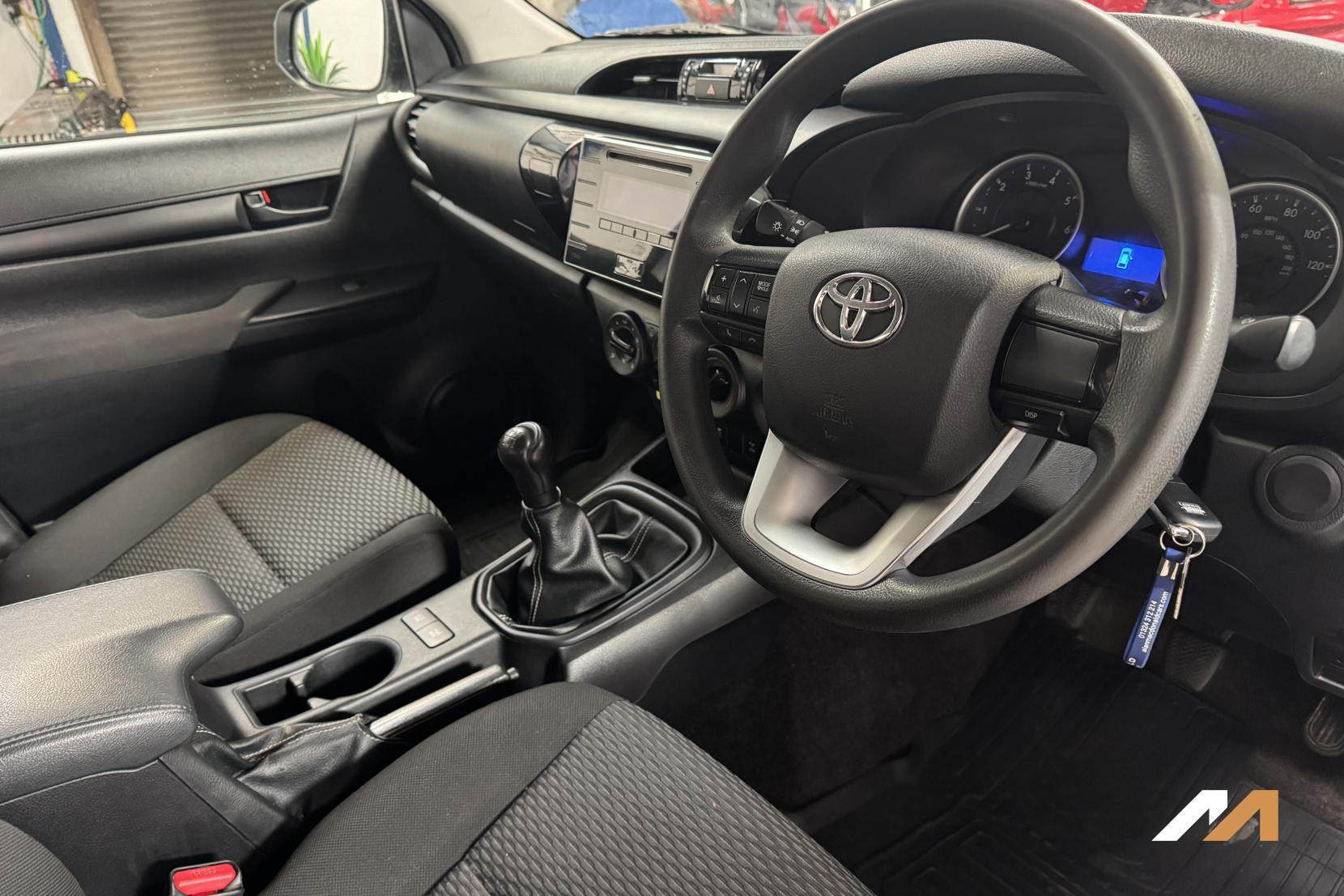 Toyota Hilux 2.4 D-4D Active Pickup Double Cab 4dr Diesel Manual 4WD Euro 6 (s/s) (150 ps)