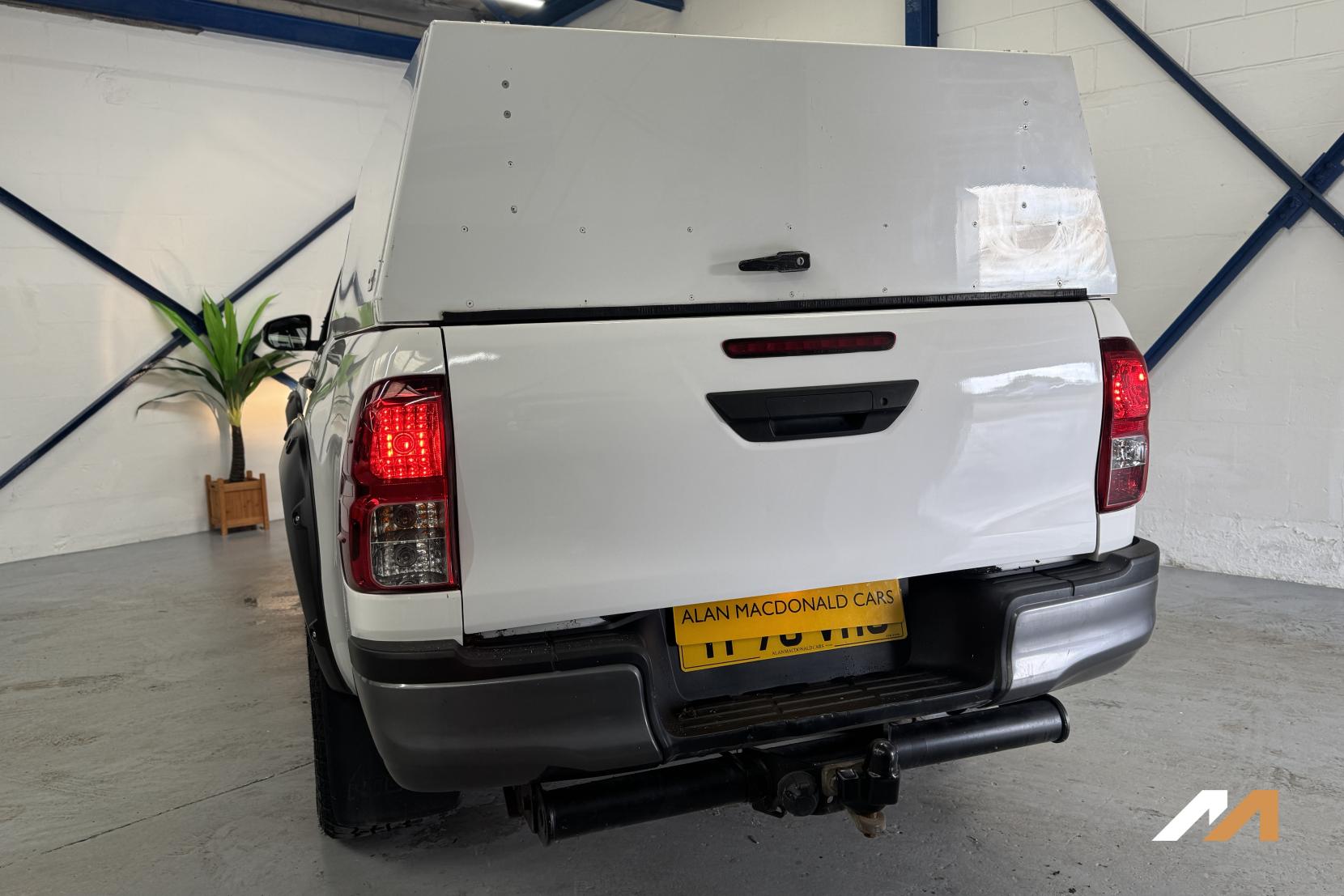 Toyota Hilux 2.4 D-4D Active Pickup Double Cab 4dr Diesel Manual 4WD Euro 6 (s/s) (150 ps)