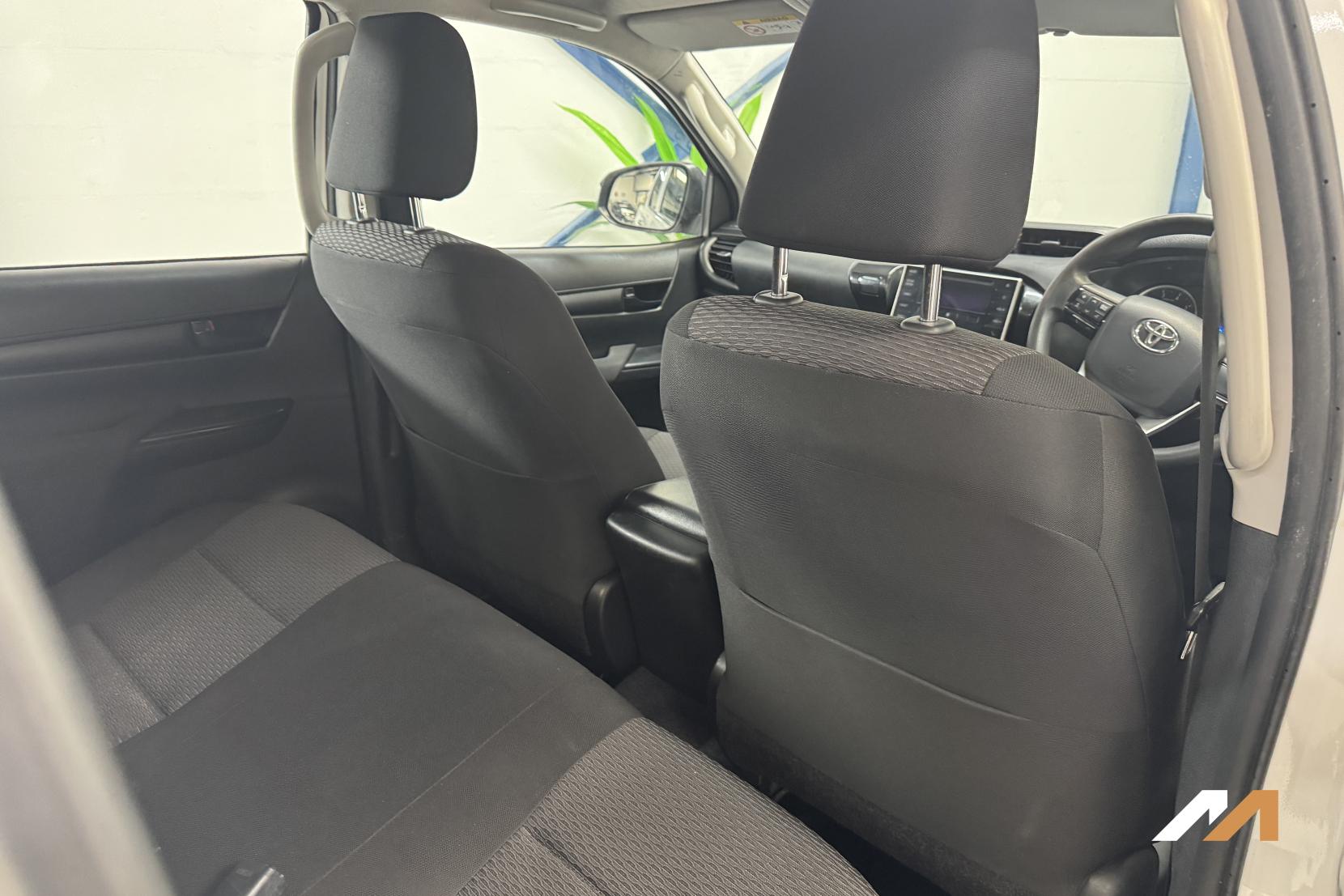 Toyota Hilux 2.4 D-4D Active Pickup Double Cab 4dr Diesel Manual 4WD Euro 6 (s/s) (150 ps)