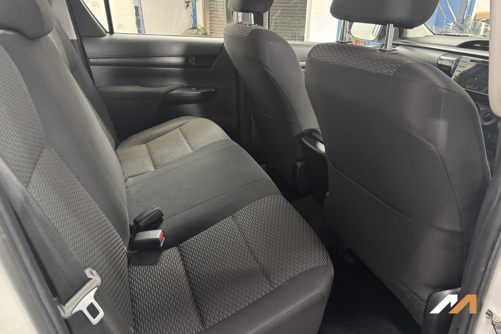 Toyota Hilux 2.4 D-4D Active Pickup Double Cab 4dr Diesel Manual 4WD Euro 6 (s/s) (150 ps)