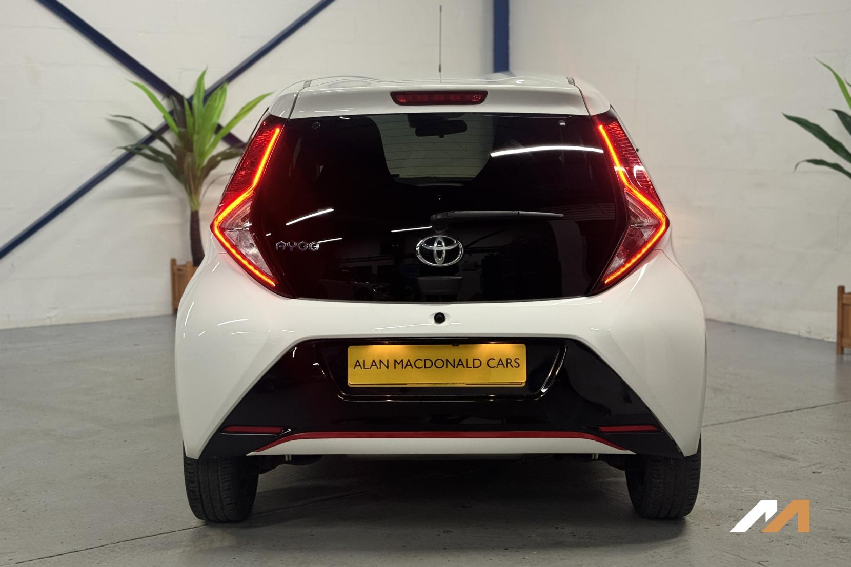 Toyota AYGO 1.0 VVT-i x-trend Hatchback 5dr Petrol Manual Euro 6 (Safety Sense) (71 ps)