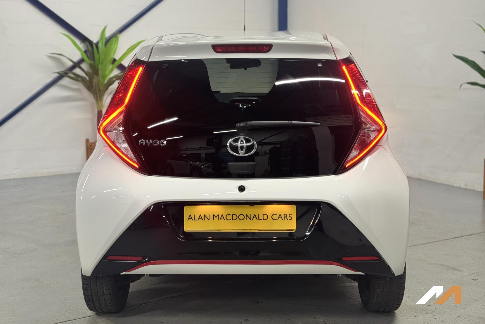 Toyota AYGO 1.0 VVT-i x-trend Hatchback 5dr Petrol Manual Euro 6 (Safety Sense) (71 ps)