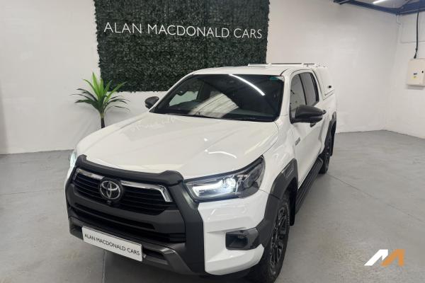Toyota Hilux 2.8 D-4D Invincible X Pickup Double Cab 4dr Diesel Manual 4WD Euro 6 (s/s) (204 ps)