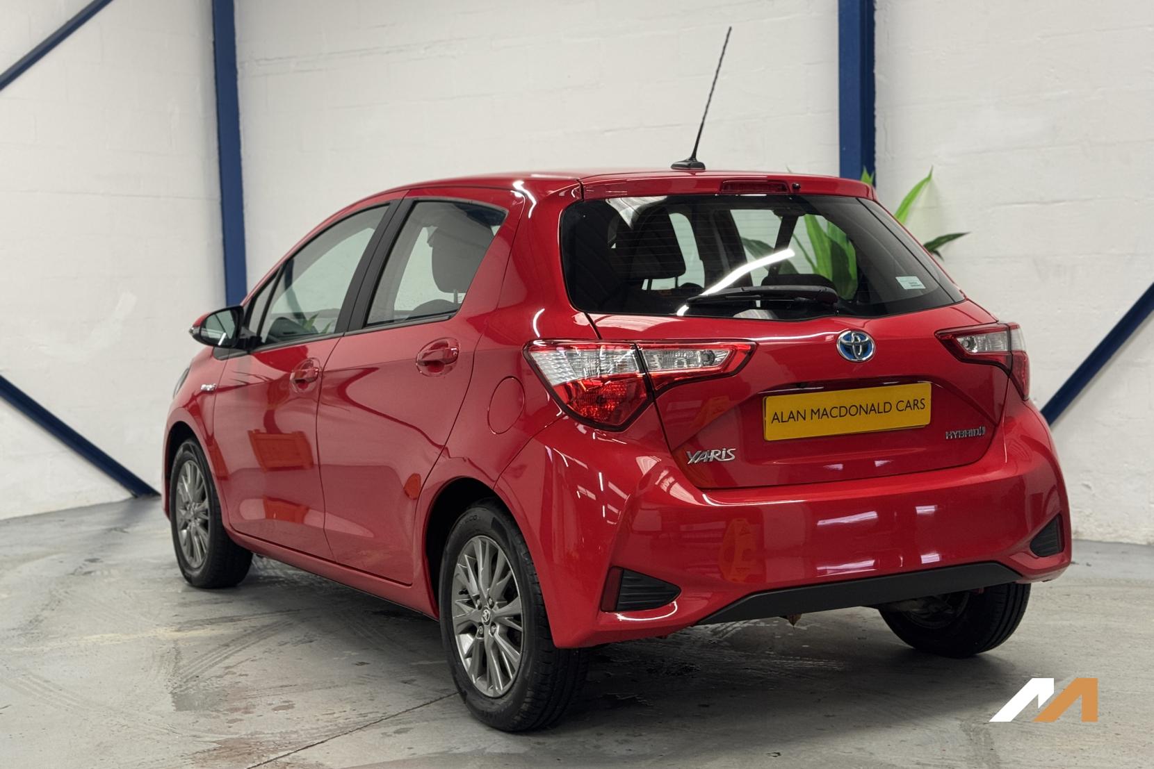 Toyota Yaris 1.5 VVT-h Icon Hatchback 5dr Petrol Hybrid E-CVT Euro 6 (s/s) (100 ps)