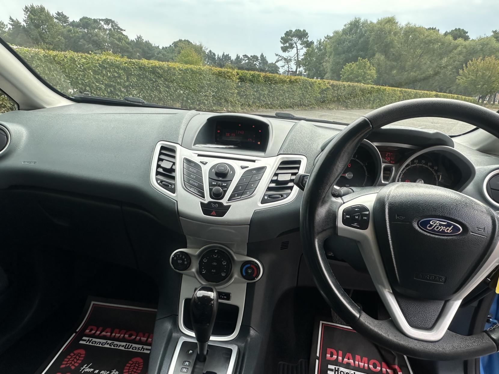 Ford Fiesta 1.4 Zetec Hatchback 5dr Petrol Automatic (154 g/km, 94 bhp)