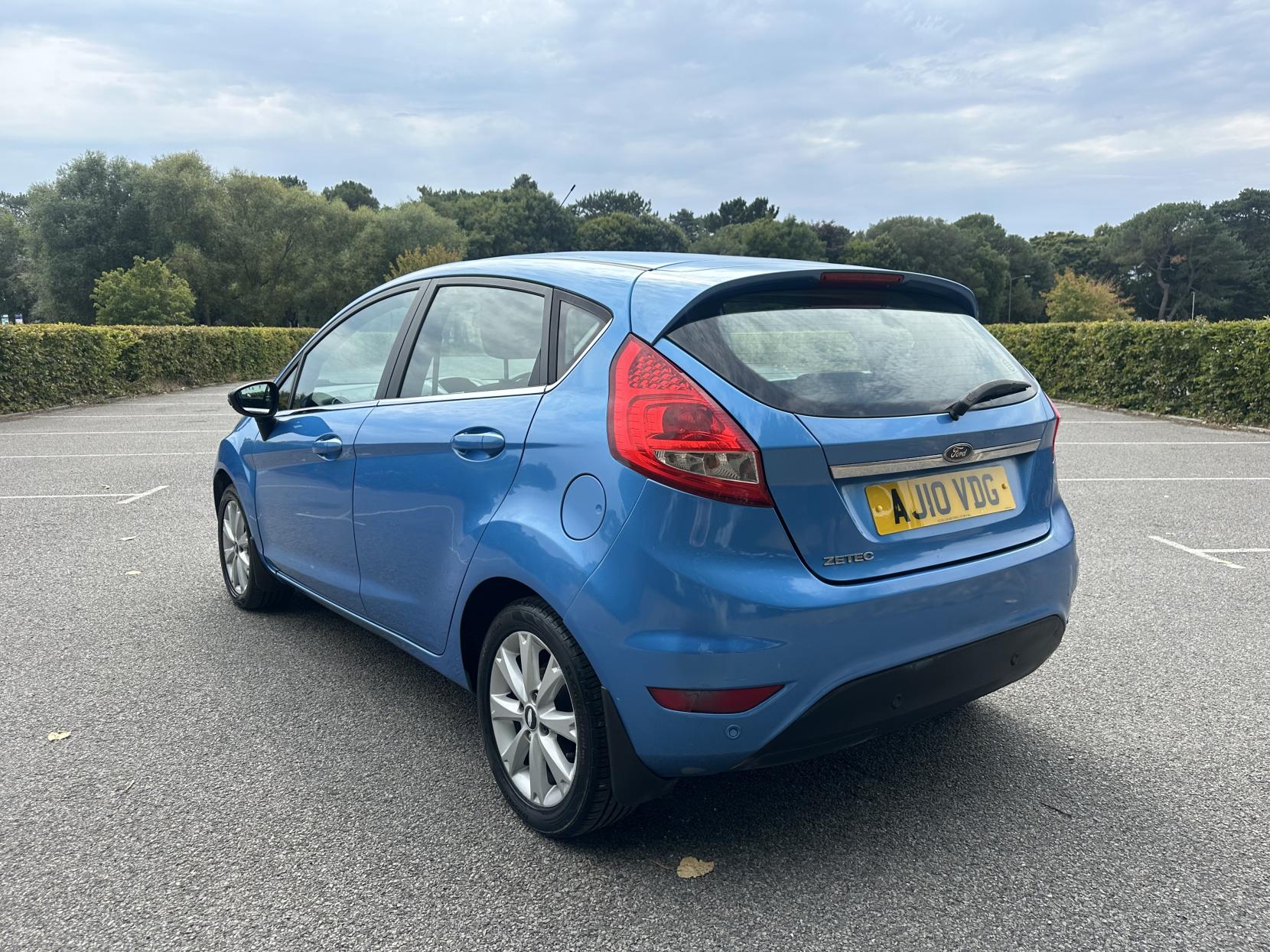 Ford Fiesta 1.4 Zetec Hatchback 5dr Petrol Automatic (154 g/km, 94 bhp)