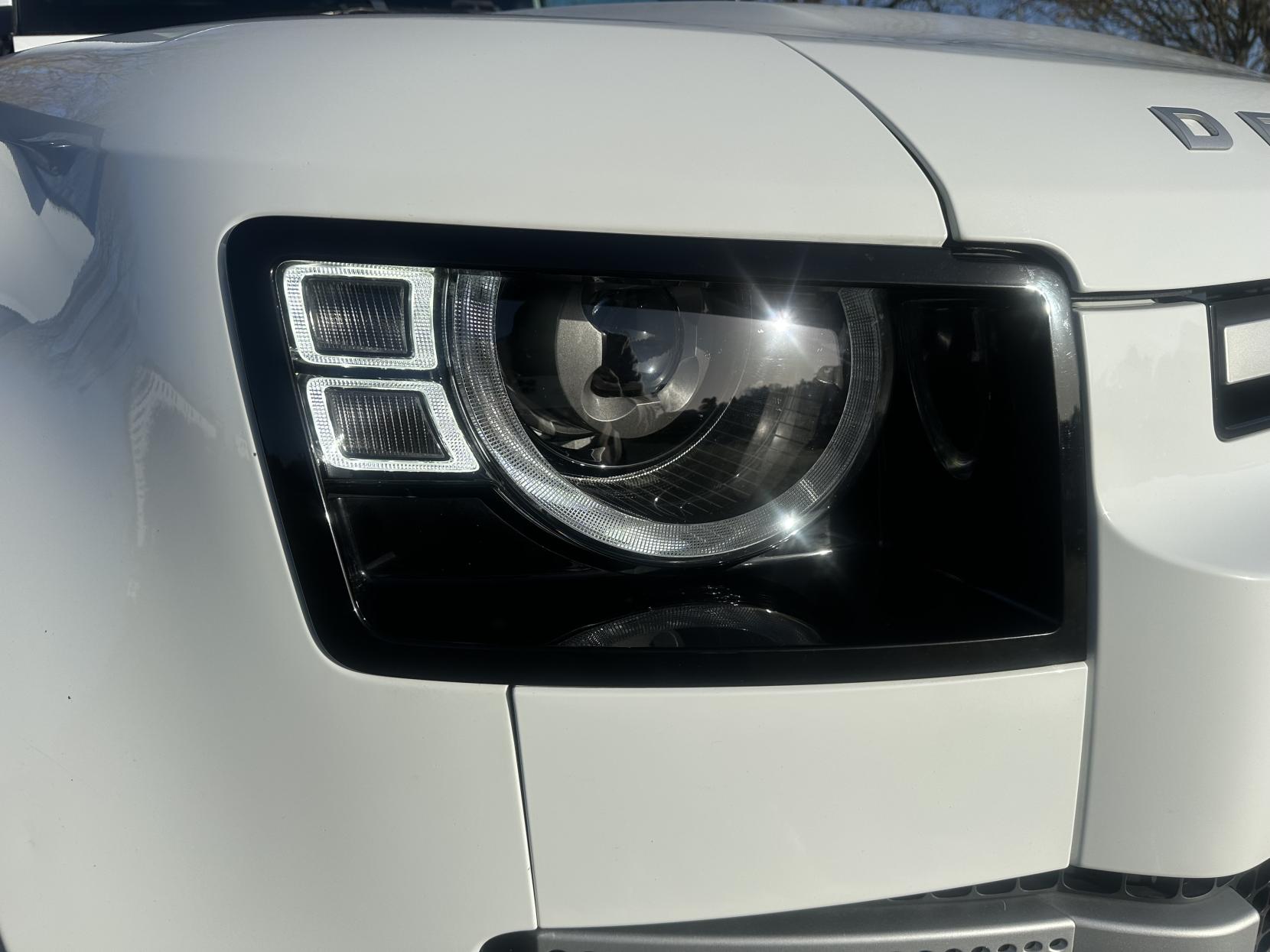 Land Rover Defender 110 2.0 Si4 SE SUV 5dr Petrol Auto 4WD Euro 6 (s/s) (300 ps)