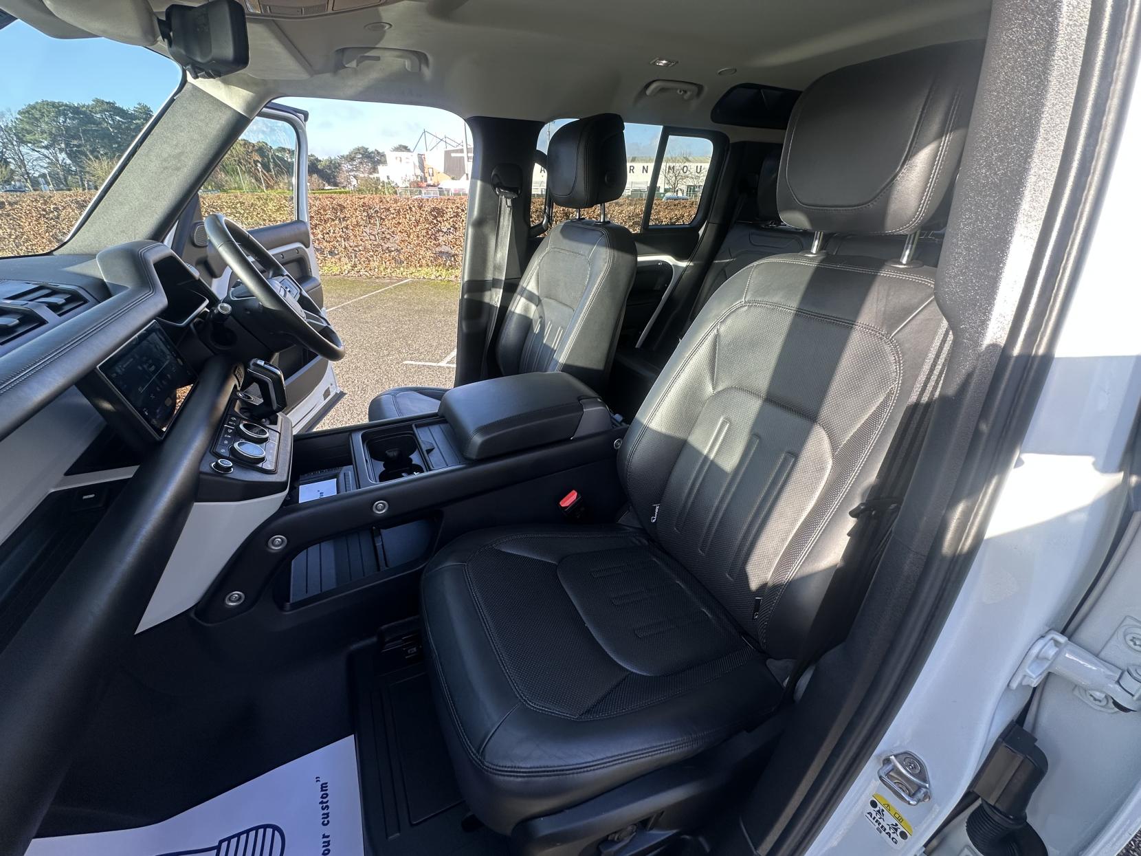 Land Rover Defender 110 2.0 Si4 SE SUV 5dr Petrol Auto 4WD Euro 6 (s/s) (300 ps)