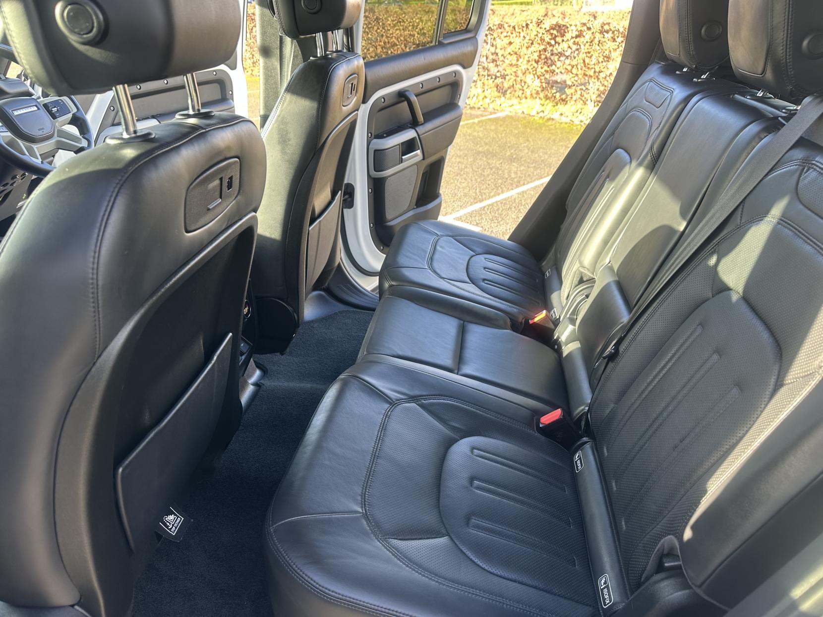 Land Rover Defender 110 2.0 Si4 SE SUV 5dr Petrol Auto 4WD Euro 6 (s/s) (300 ps)