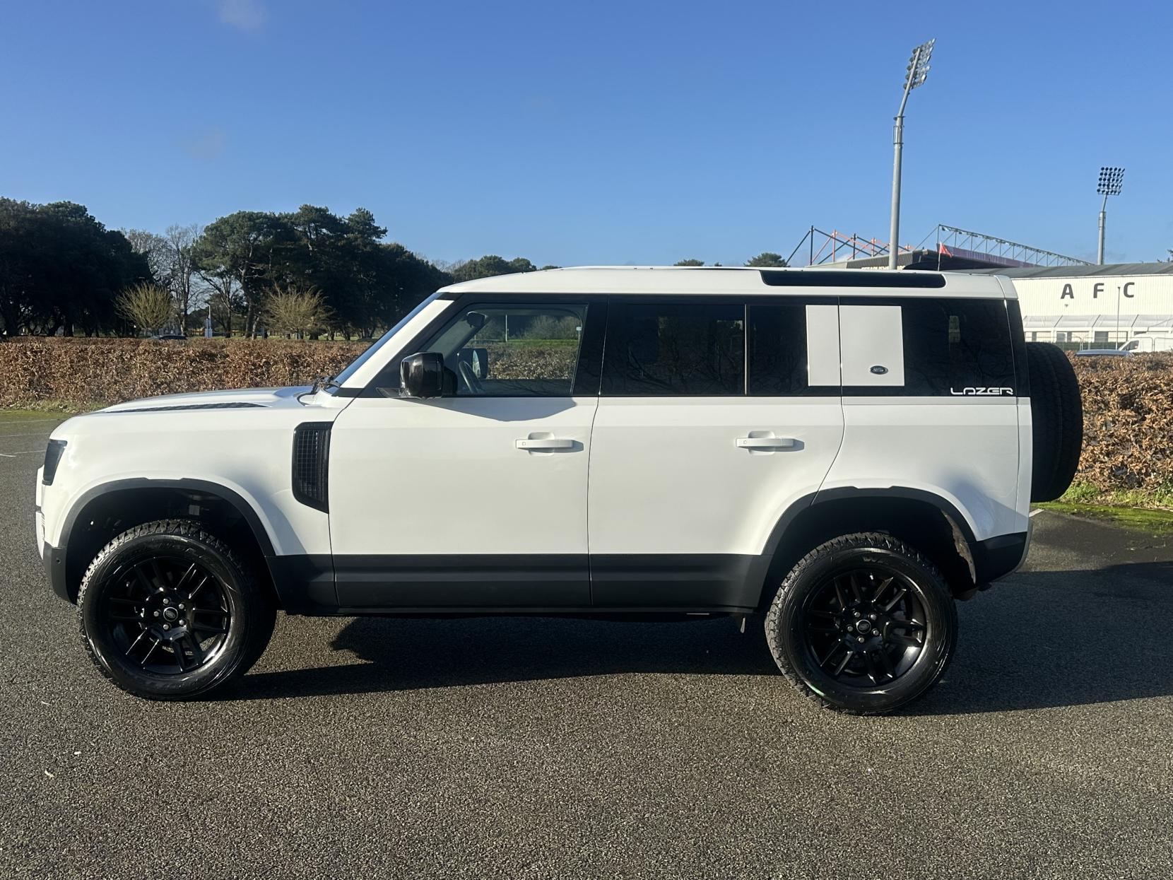 Land Rover Defender 110 2.0 Si4 SE SUV 5dr Petrol Auto 4WD Euro 6 (s/s) (300 ps)