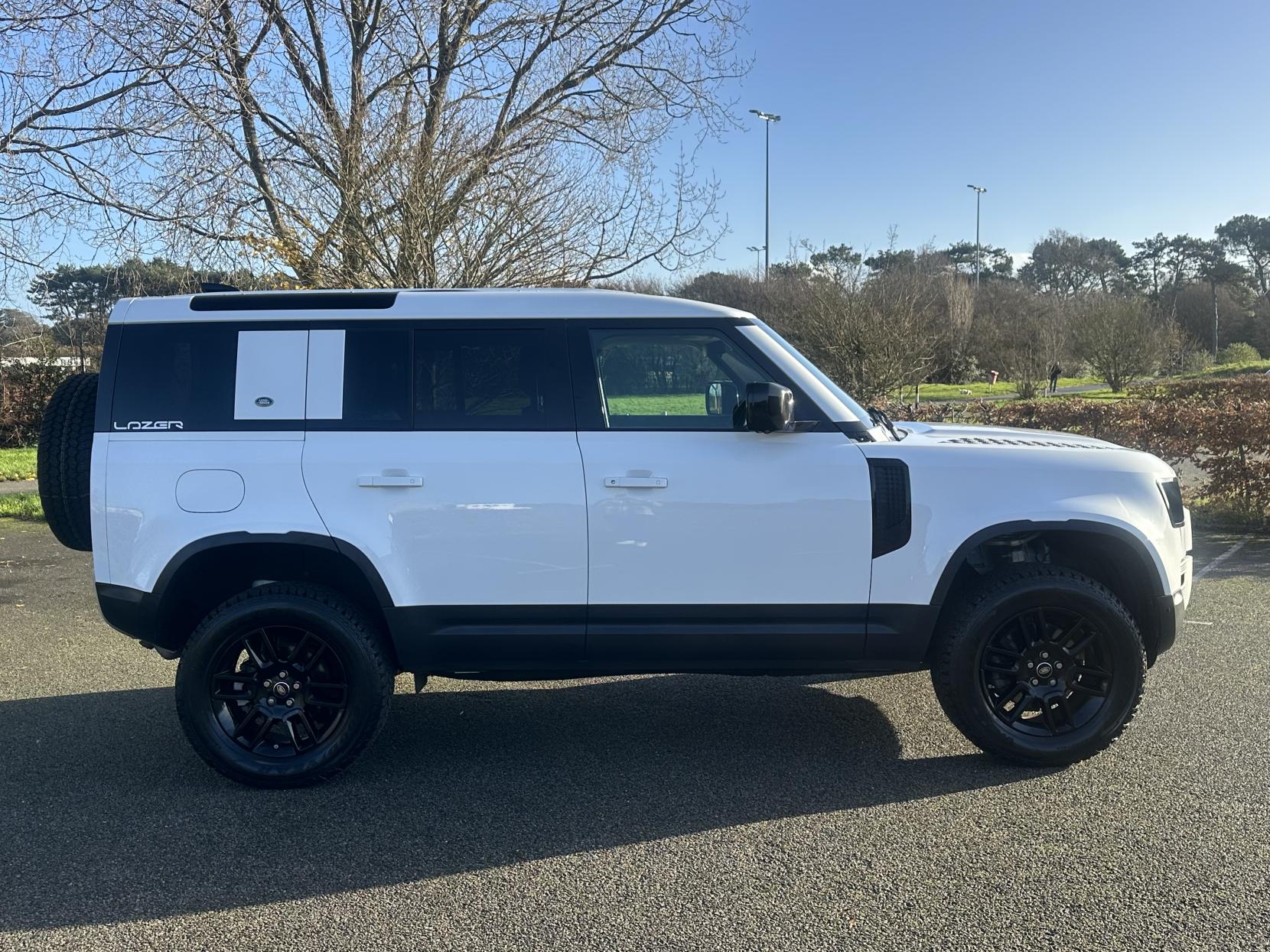 Land Rover Defender 110 2.0 Si4 SE SUV 5dr Petrol Auto 4WD Euro 6 (s/s) (300 ps)