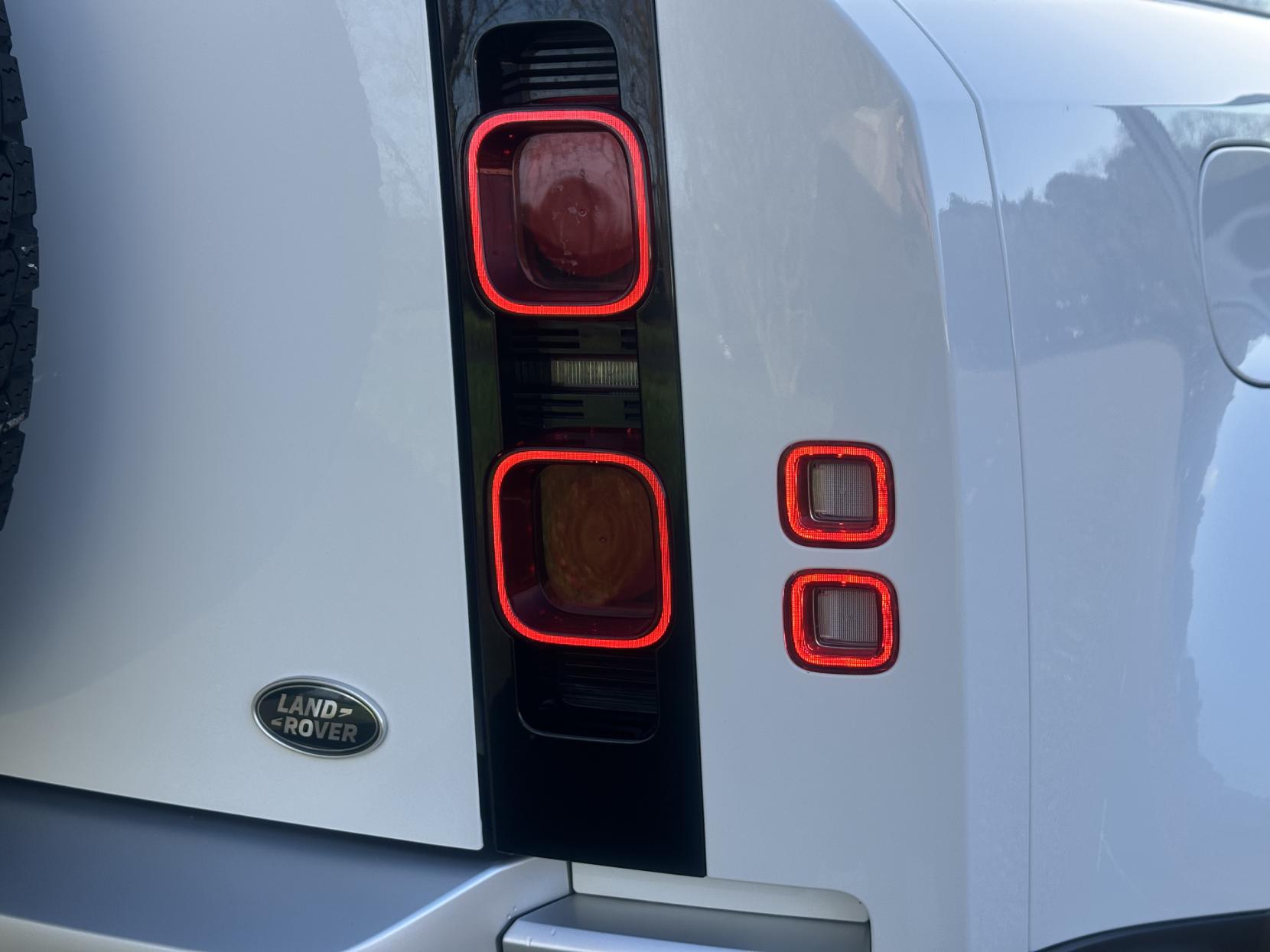 Land Rover Defender 110 2.0 Si4 SE SUV 5dr Petrol Auto 4WD Euro 6 (s/s) (300 ps)