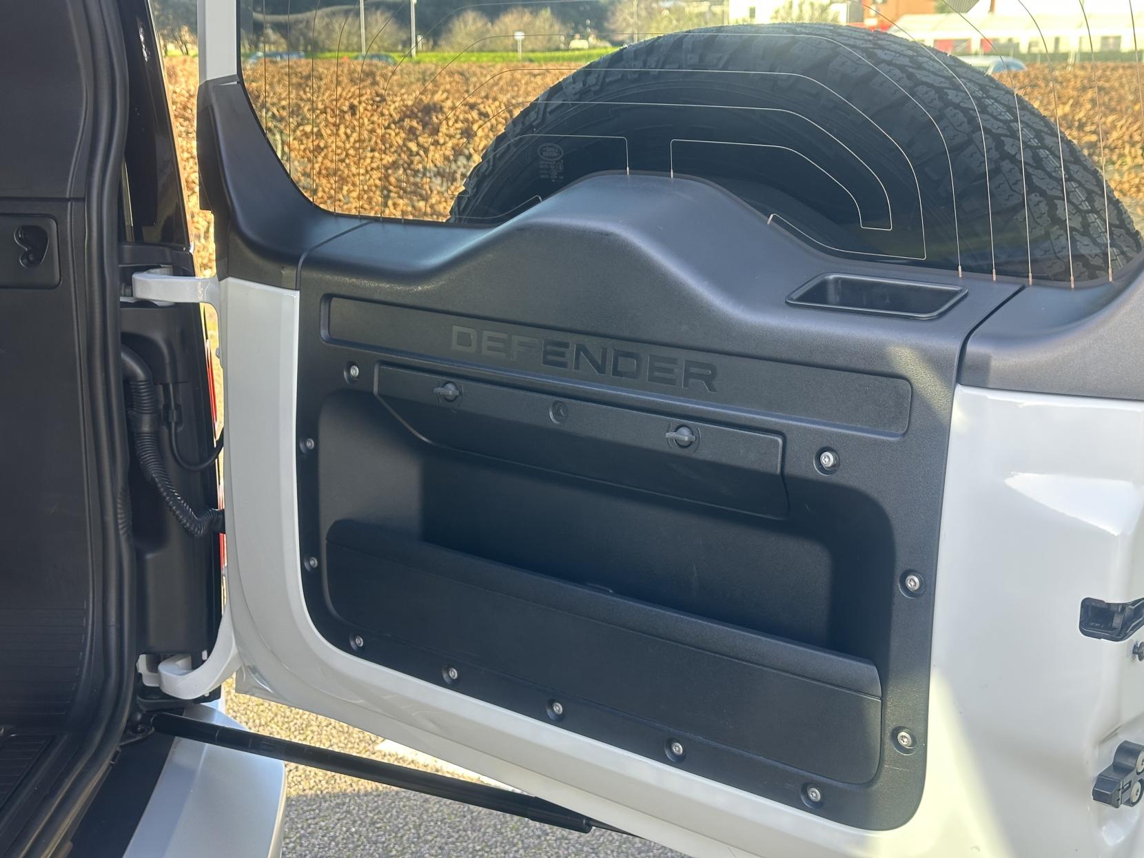 Land Rover Defender 110 2.0 Si4 SE SUV 5dr Petrol Auto 4WD Euro 6 (s/s) (300 ps)