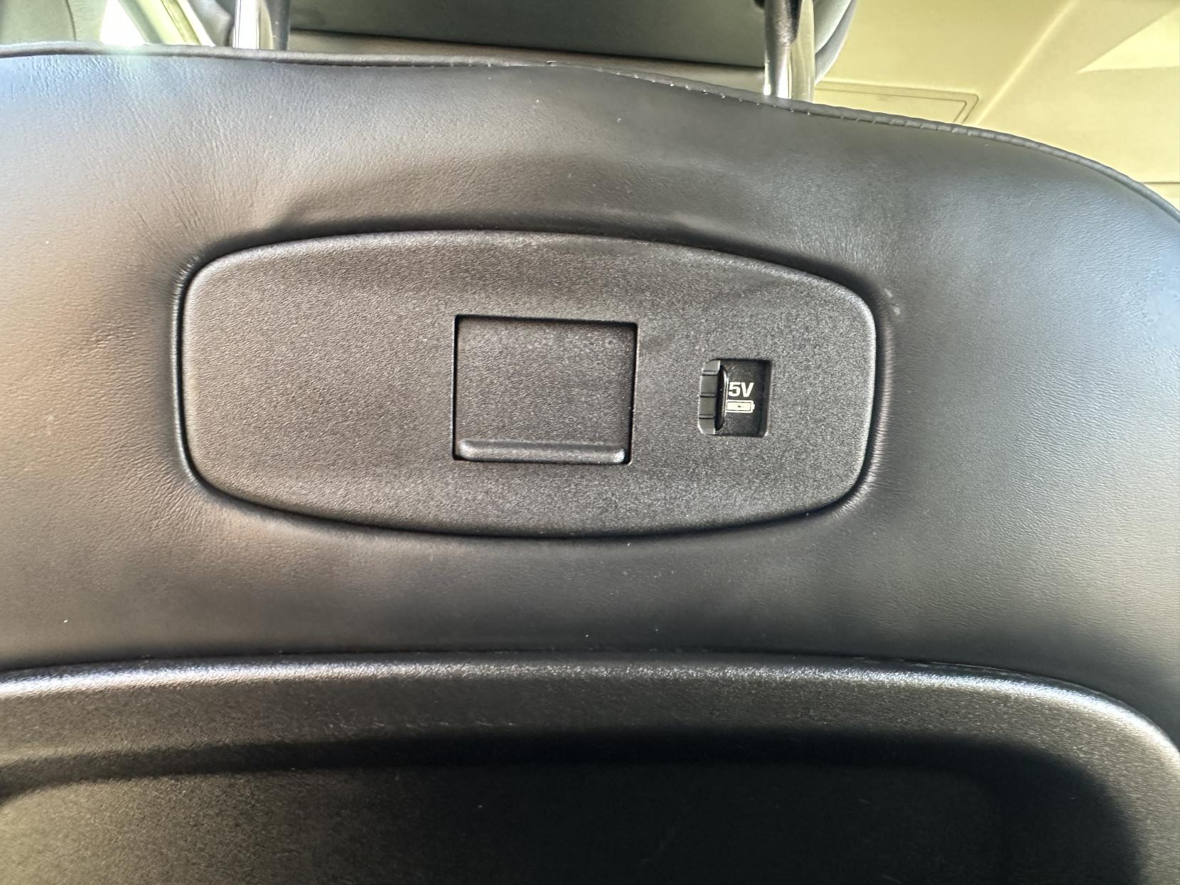 Land Rover Defender 110 2.0 Si4 SE SUV 5dr Petrol Auto 4WD Euro 6 (s/s) (300 ps)