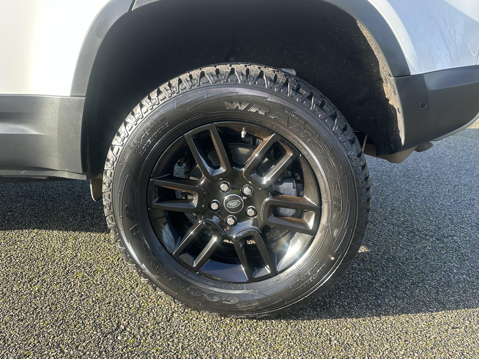 Land Rover Defender 110 2.0 Si4 SE SUV 5dr Petrol Auto 4WD Euro 6 (s/s) (300 ps)