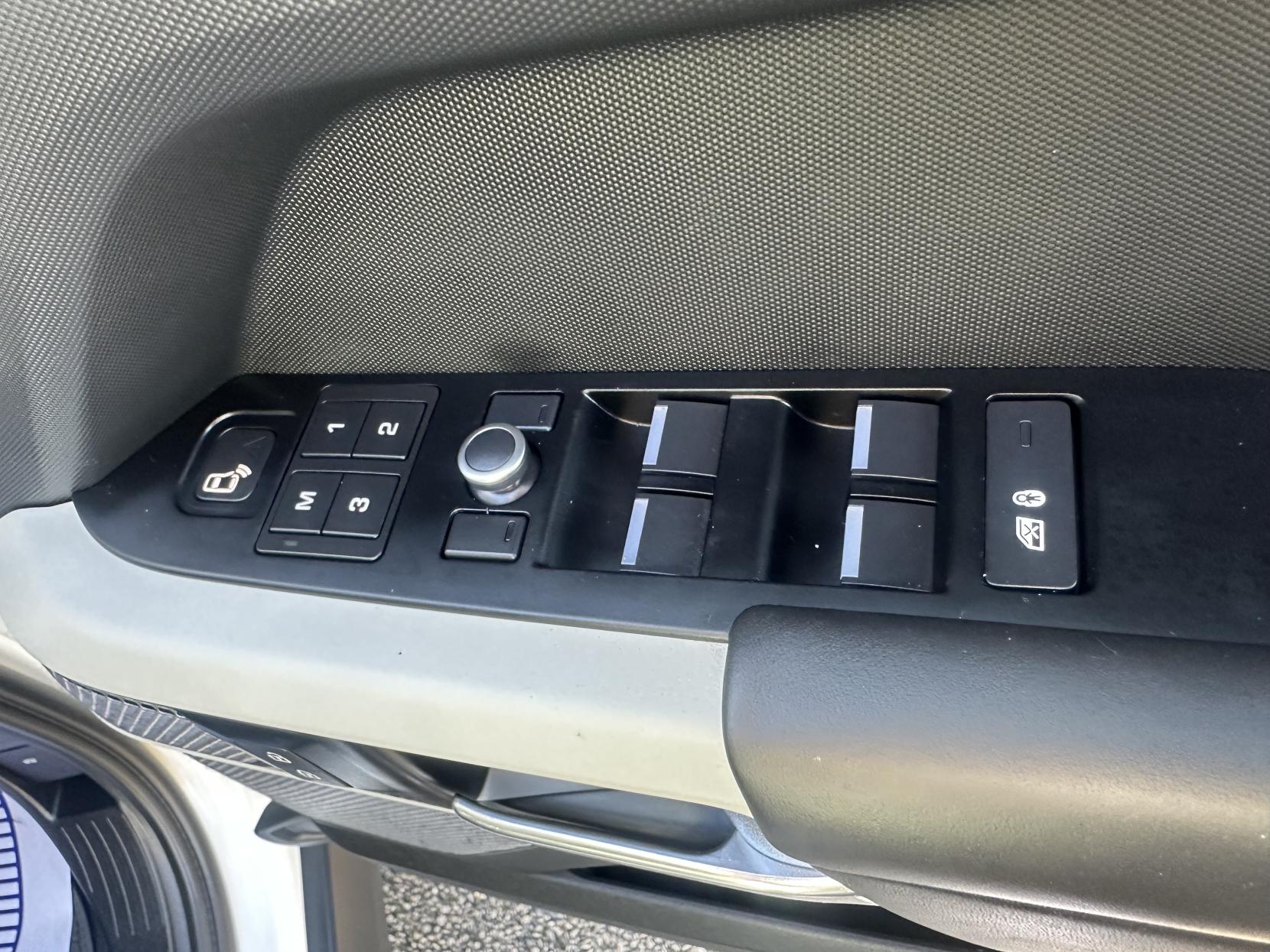 Land Rover Defender 110 2.0 Si4 SE SUV 5dr Petrol Auto 4WD Euro 6 (s/s) (300 ps)