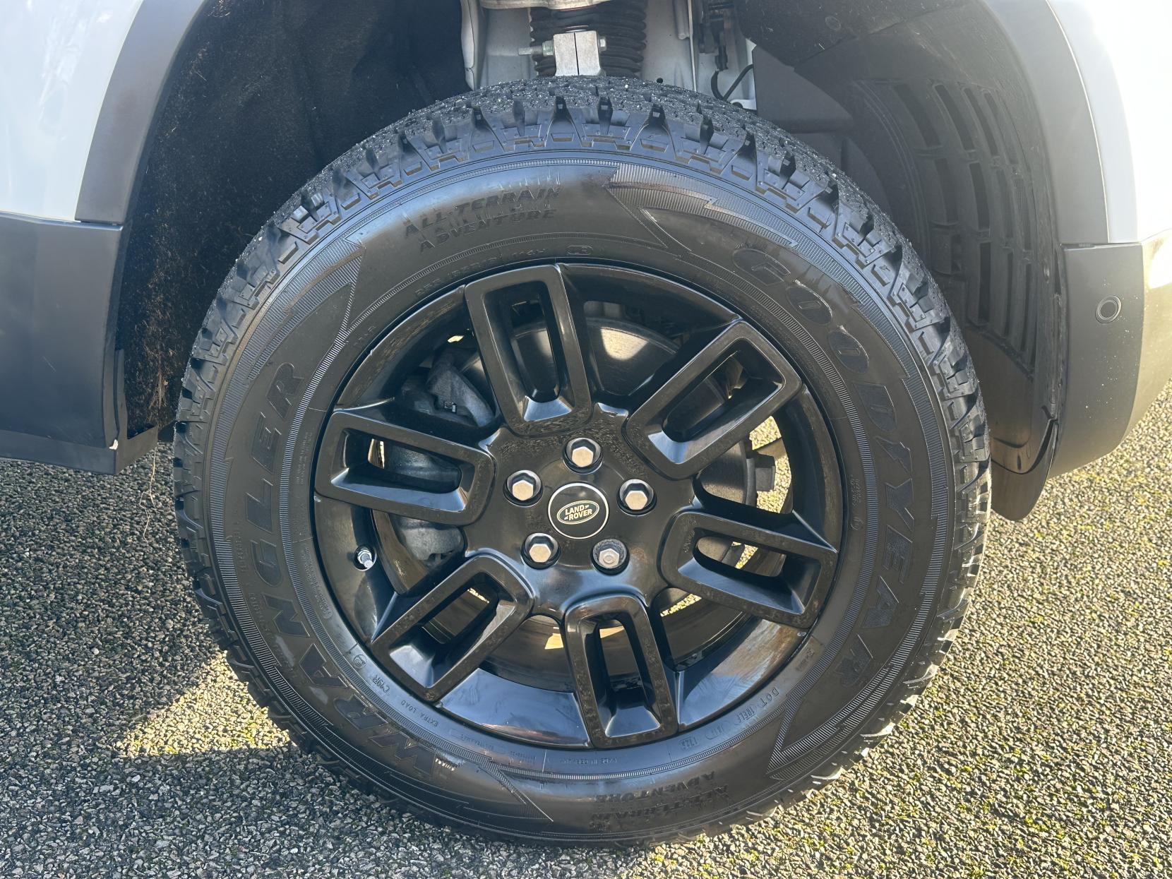 Land Rover Defender 110 2.0 Si4 SE SUV 5dr Petrol Auto 4WD Euro 6 (s/s) (300 ps)