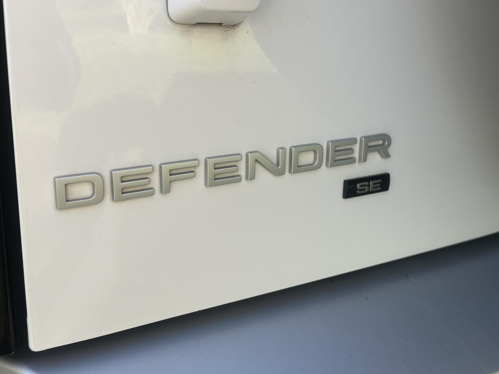 Land Rover Defender 110 2.0 Si4 SE SUV 5dr Petrol Auto 4WD Euro 6 (s/s) (300 ps)