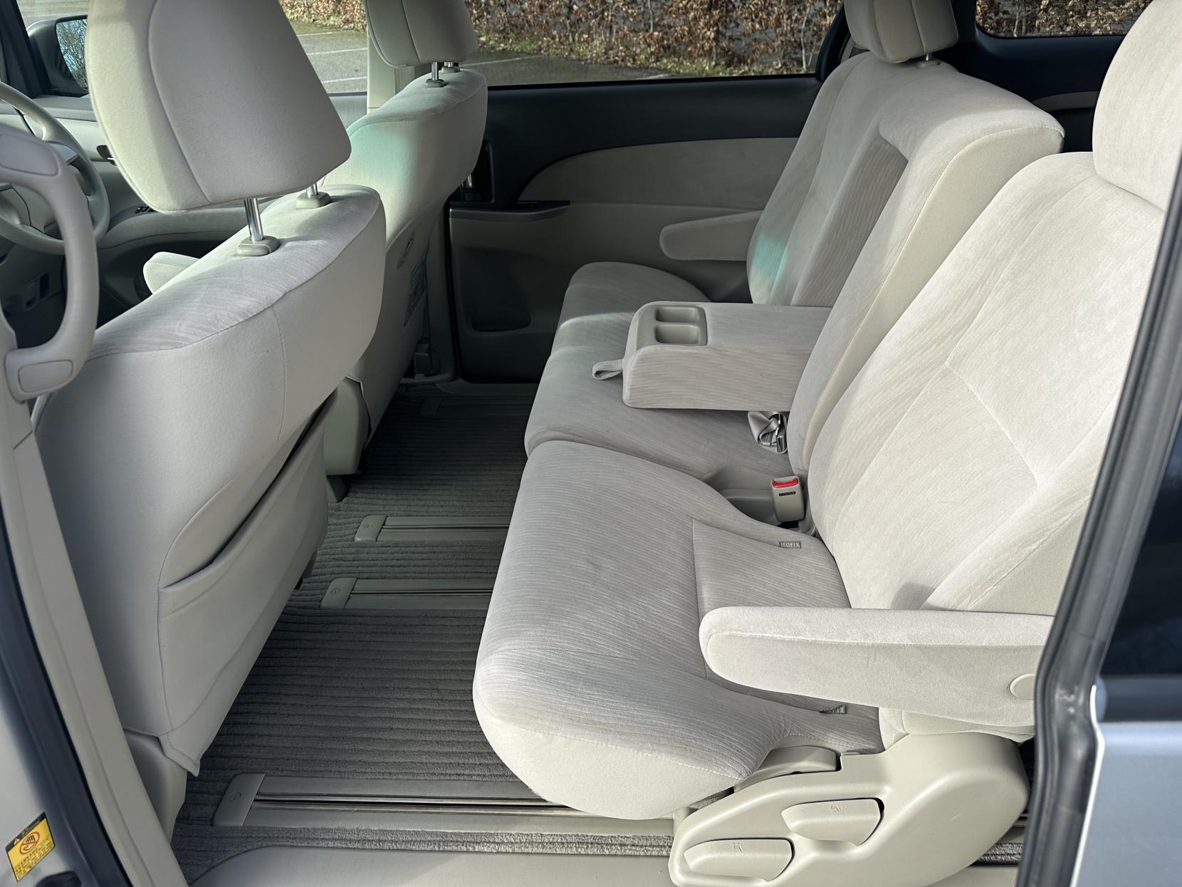 Toyota Estima 2.4 L 2010 TOYOTA ESTIMA 2.4 8 Seater Automatic petrol Silver 5 dr