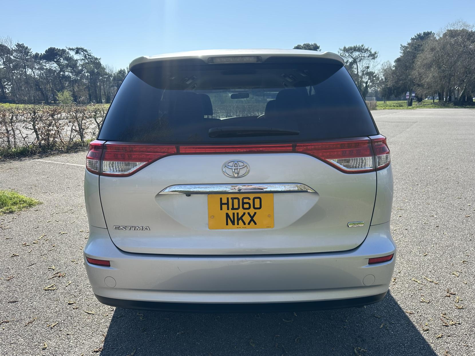 Toyota Estima 2.4 L 2010 TOYOTA ESTIMA 2.4 8 Seater Automatic petrol Silver 5 dr