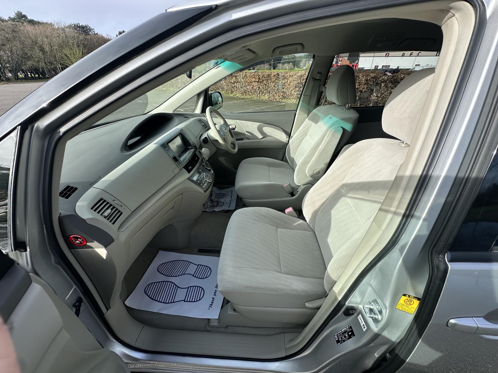 Toyota Estima 2.4 L 2010 TOYOTA ESTIMA 2.4 8 Seater Automatic petrol Silver 5 dr