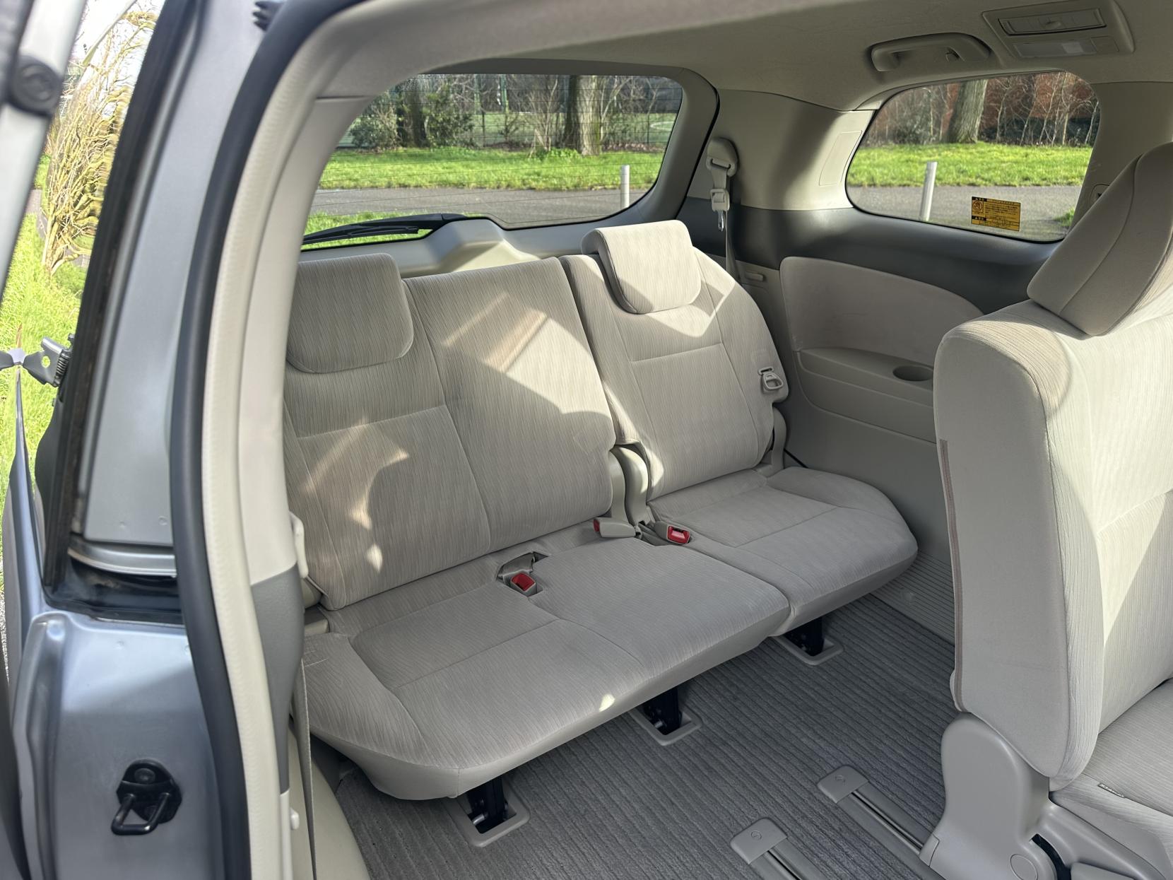 Toyota Estima 2.4 L 2010 TOYOTA ESTIMA 2.4 8 Seater Automatic petrol Silver 5 dr