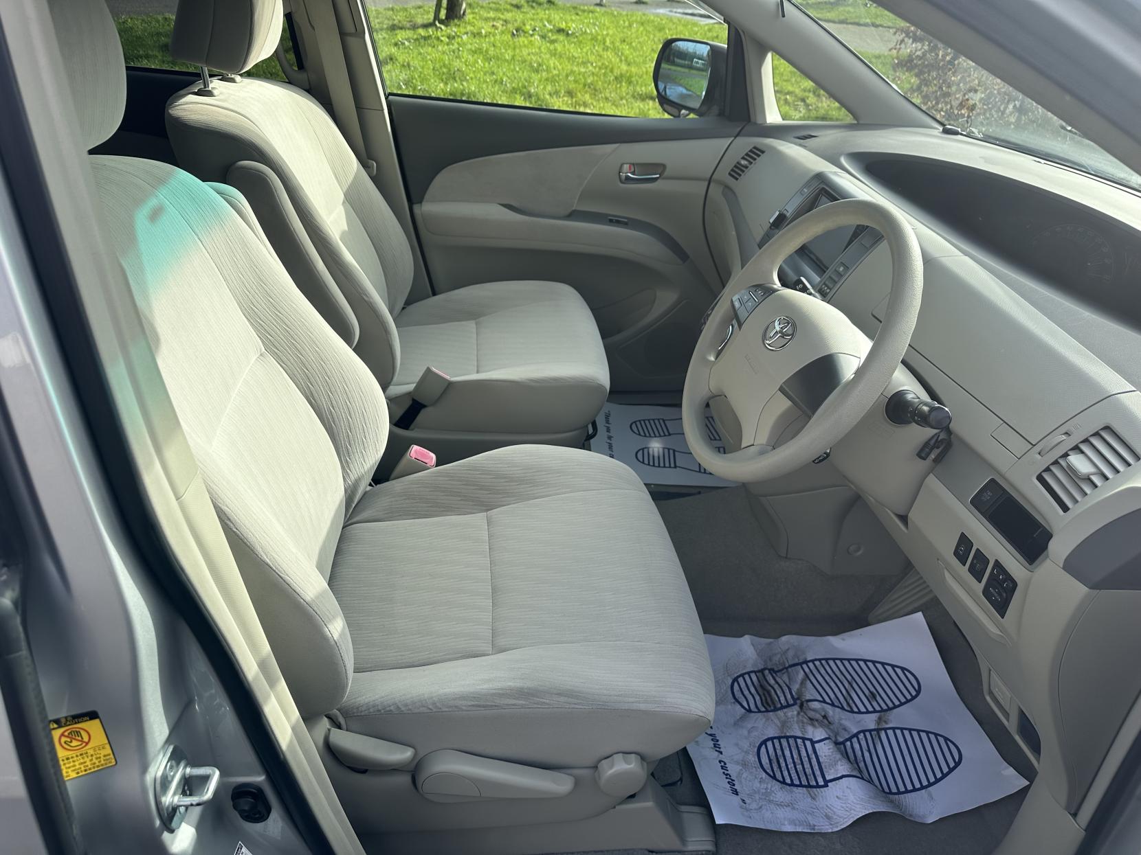 Toyota Estima 2.4 L 2010 TOYOTA ESTIMA 2.4 8 Seater Automatic petrol Silver 5 dr