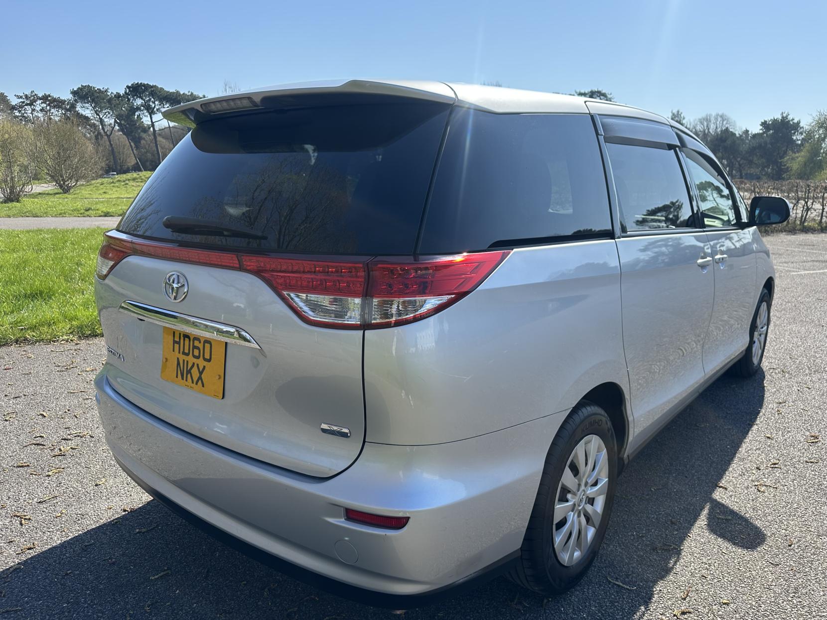 Toyota Estima 2.4 L 2010 TOYOTA ESTIMA 2.4 8 Seater Automatic petrol Silver 5 dr