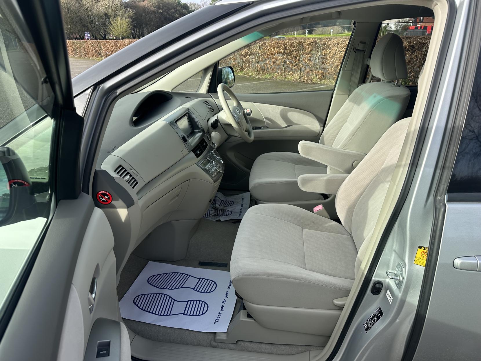 Toyota Estima 2.4 L 2010 TOYOTA ESTIMA 2.4 8 Seater Automatic petrol Silver 5 dr