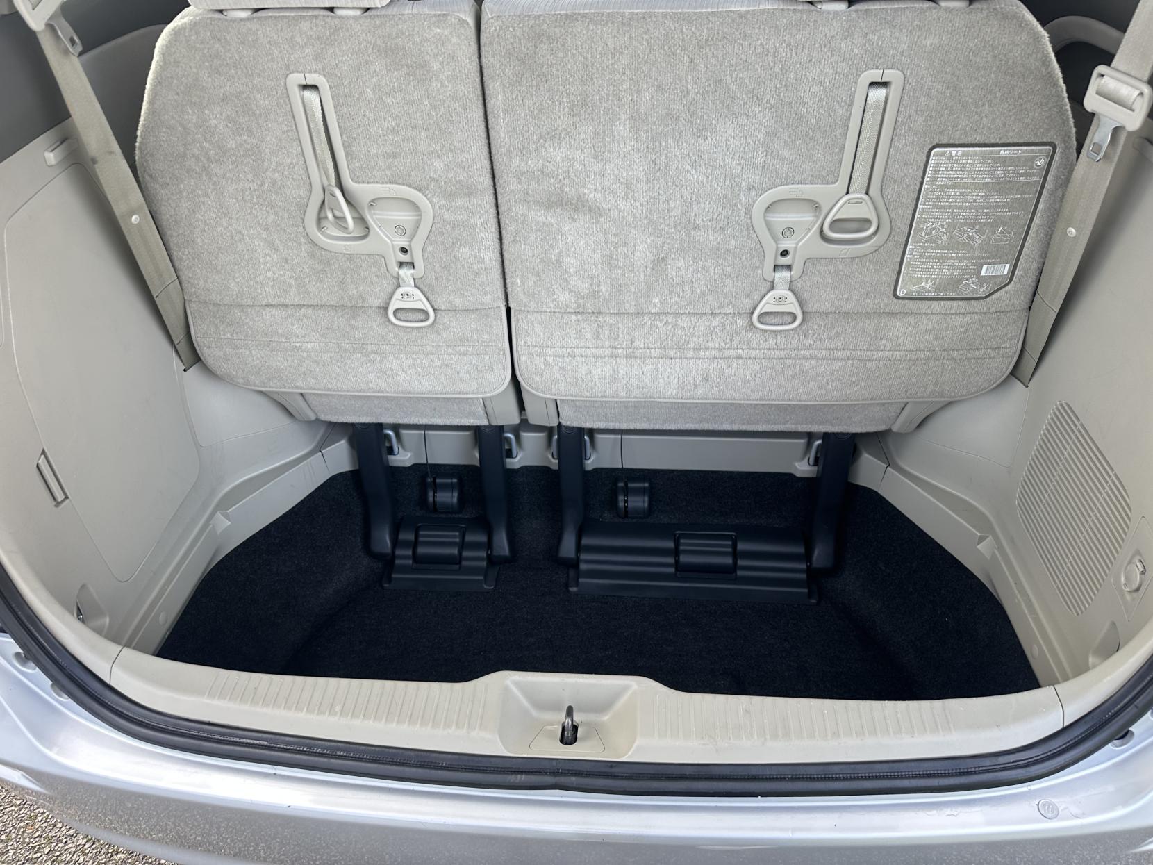 Toyota Estima 2.4 L 2010 TOYOTA ESTIMA 2.4 8 Seater Automatic petrol Silver 5 dr