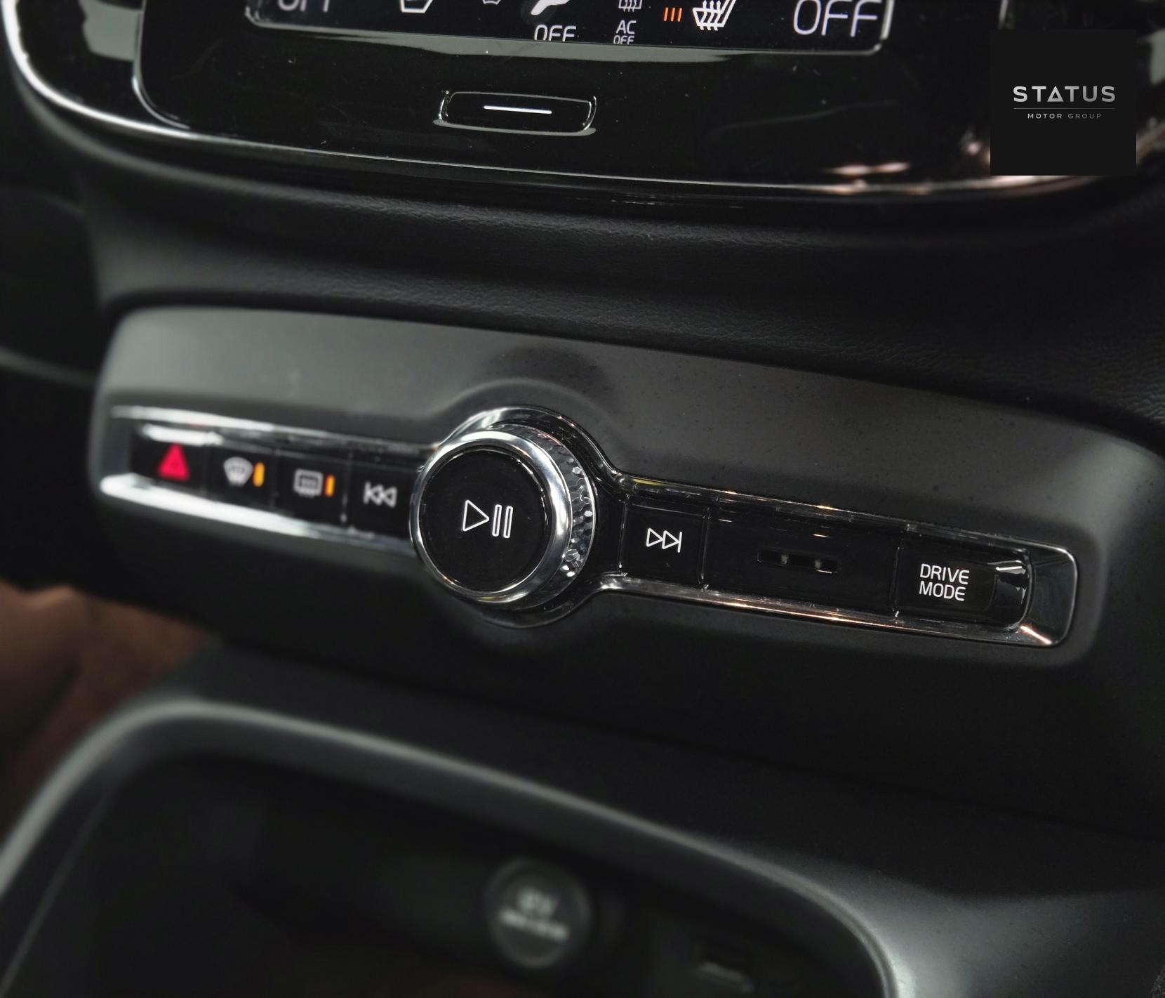 Volvo XC40 2.0 T5 R-Design SUV 5dr Petrol Auto AWD Euro 6 (s/s) (247 ps)