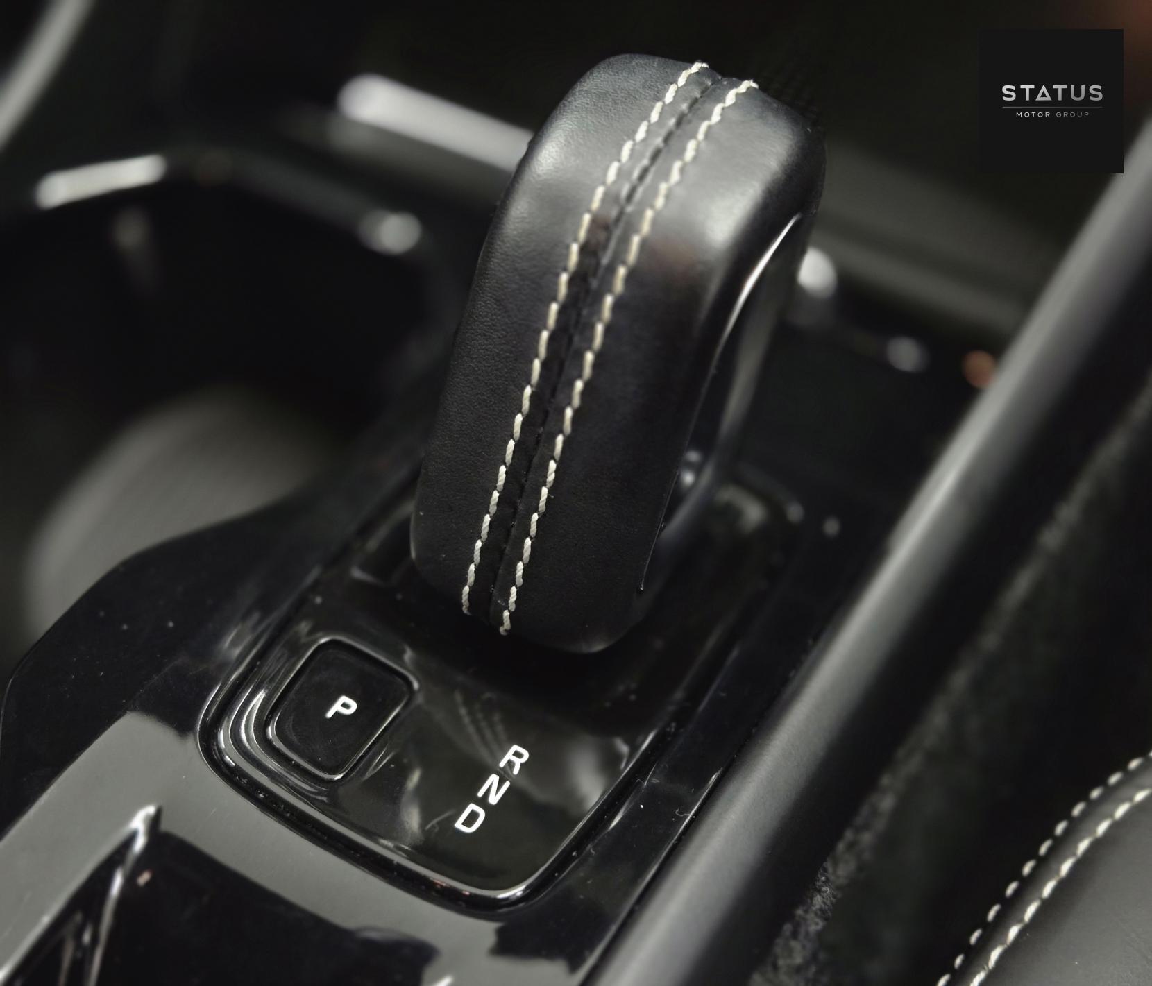 Volvo XC40 2.0 T5 R-Design SUV 5dr Petrol Auto AWD Euro 6 (s/s) (247 ps)