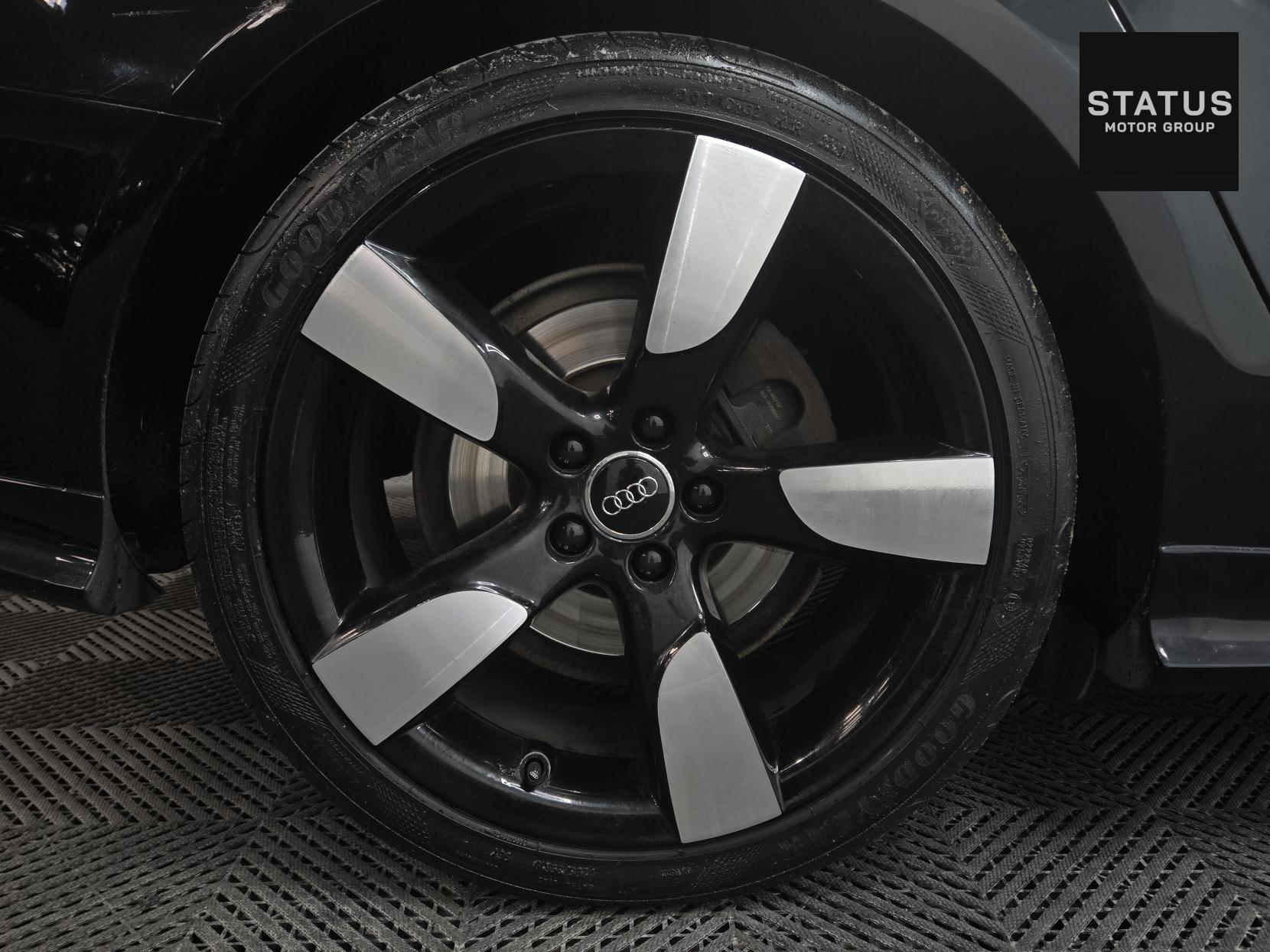 Audi A4 2.0 TFSI Dynamik Saloon 4dr Petrol S Tronic quattro Euro 5 (211 ps)