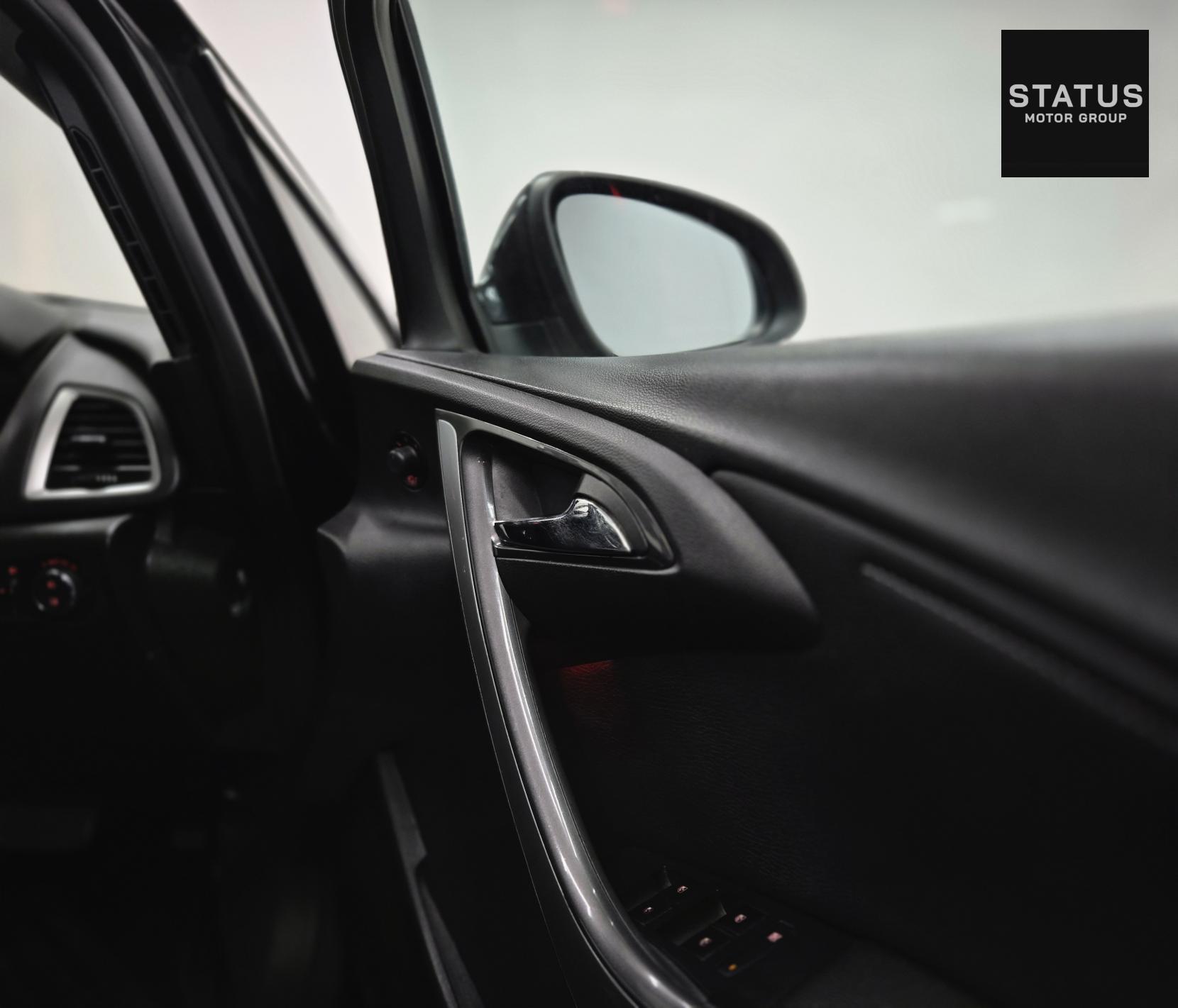 Vauxhall Astra 2.0 CDTi Elite Hatchback 5dr Diesel Auto Euro 5 (165 ps)