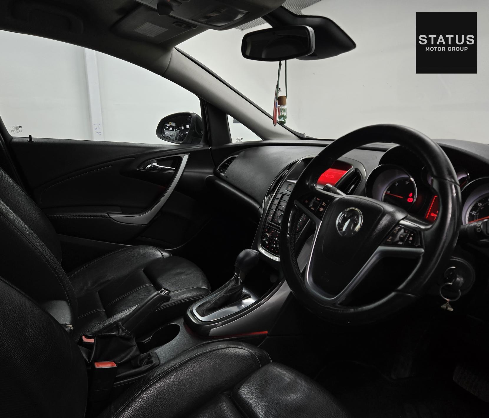 Vauxhall Astra 2.0 CDTi Elite Hatchback 5dr Diesel Auto Euro 5 (165 ps)