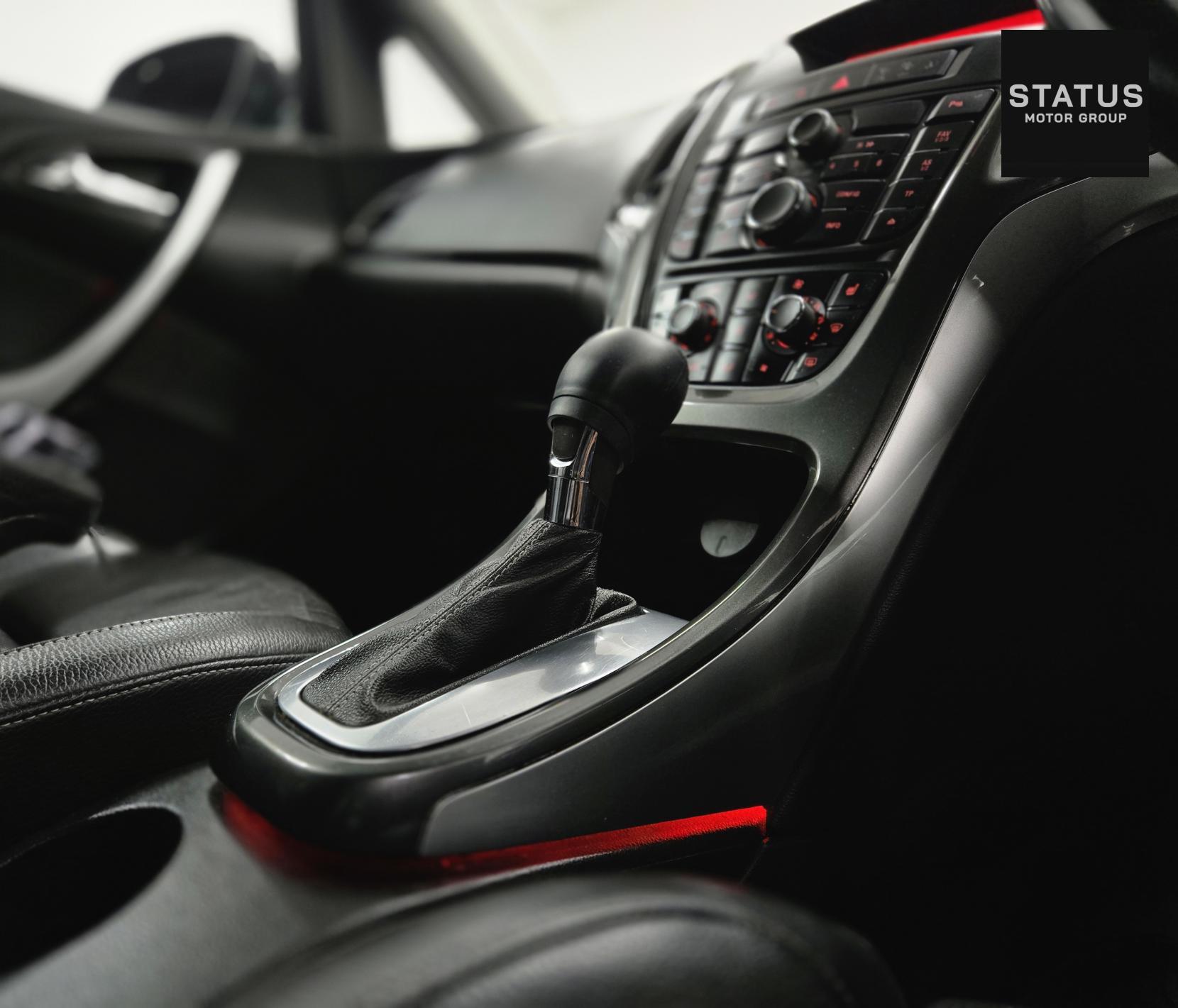 Vauxhall Astra 2.0 CDTi Elite Hatchback 5dr Diesel Auto Euro 5 (165 ps)