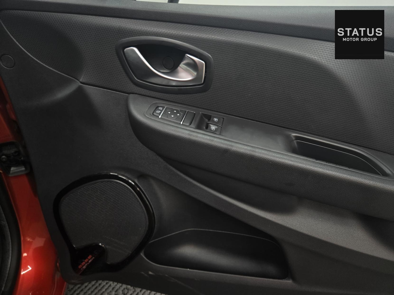 Renault Clio 0.9 TCe Iconic Hatchback 5dr Petrol Manual Euro 6 (s/s) (90 ps)