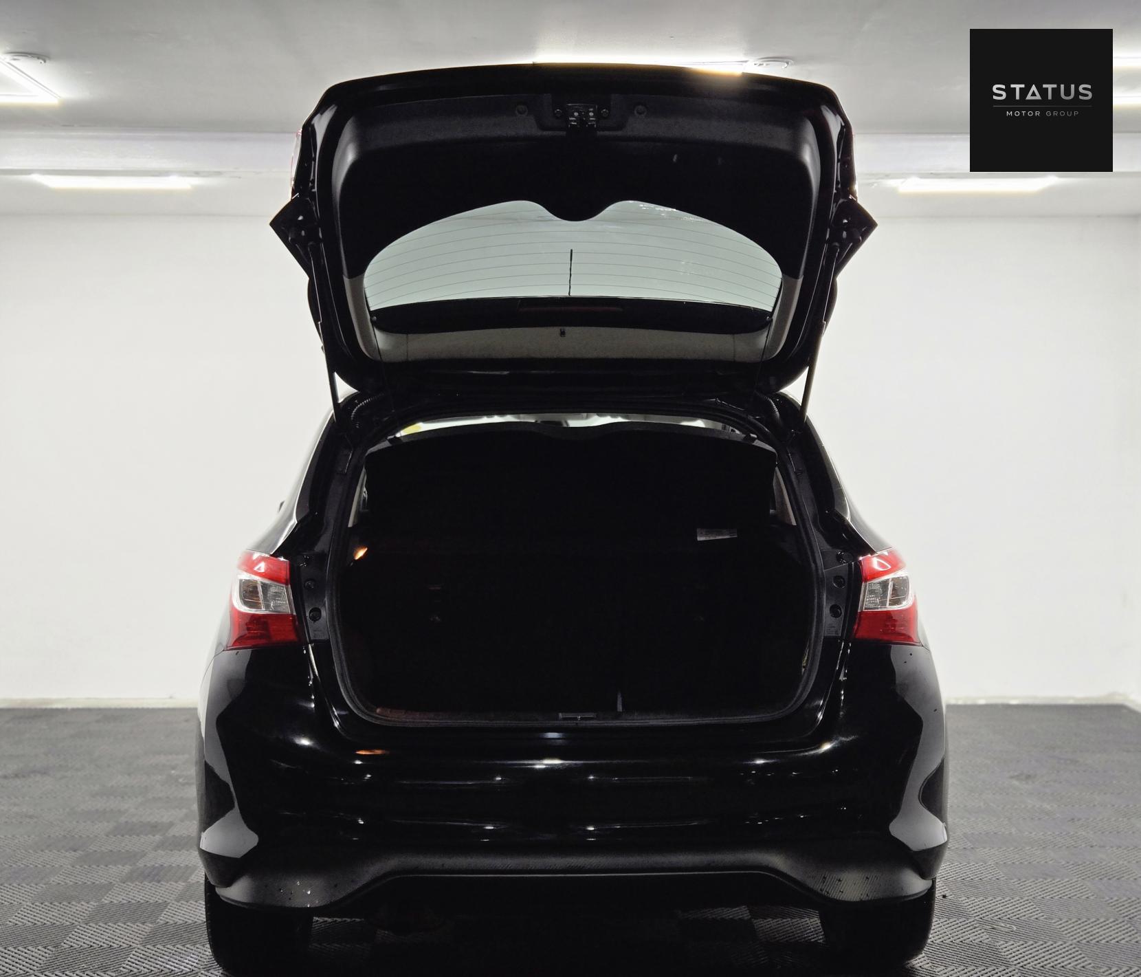 Nissan Pulsar 1.2 DIG-T N-Connecta Hatchback 5dr Petrol XTRON Euro 6 (s/s) (115 ps)