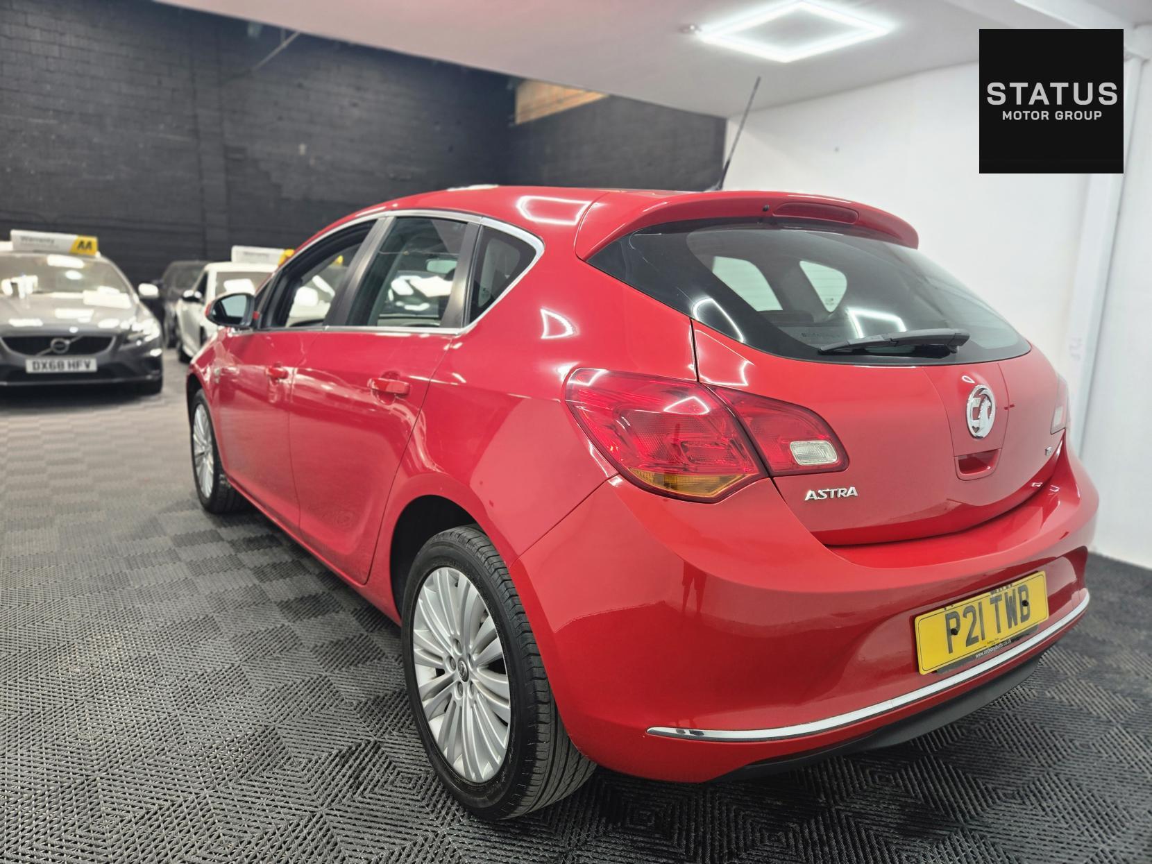 Vauxhall Astra 1.6 16v Excite Hatchback 5dr Petrol Manual Euro 5 (115 ps)