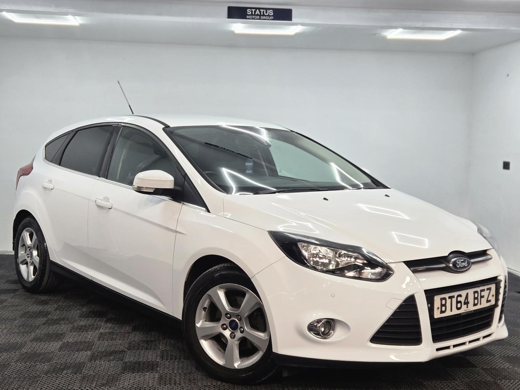 Ford Focus 1.6 Zetec Navigator Hatchback 5dr Petrol Powershift Euro 5 (125 ps)