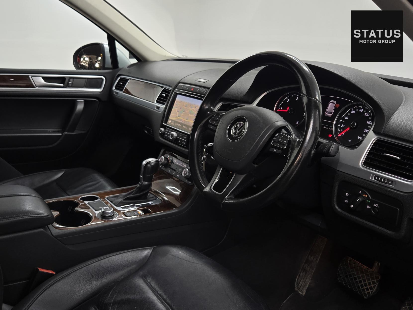 Volkswagen Touareg 3.0 TDI V6 BlueMotion Tech SE SUV 5dr Diesel Tiptronic 4WD Euro 6 (s/s) (204 ps)