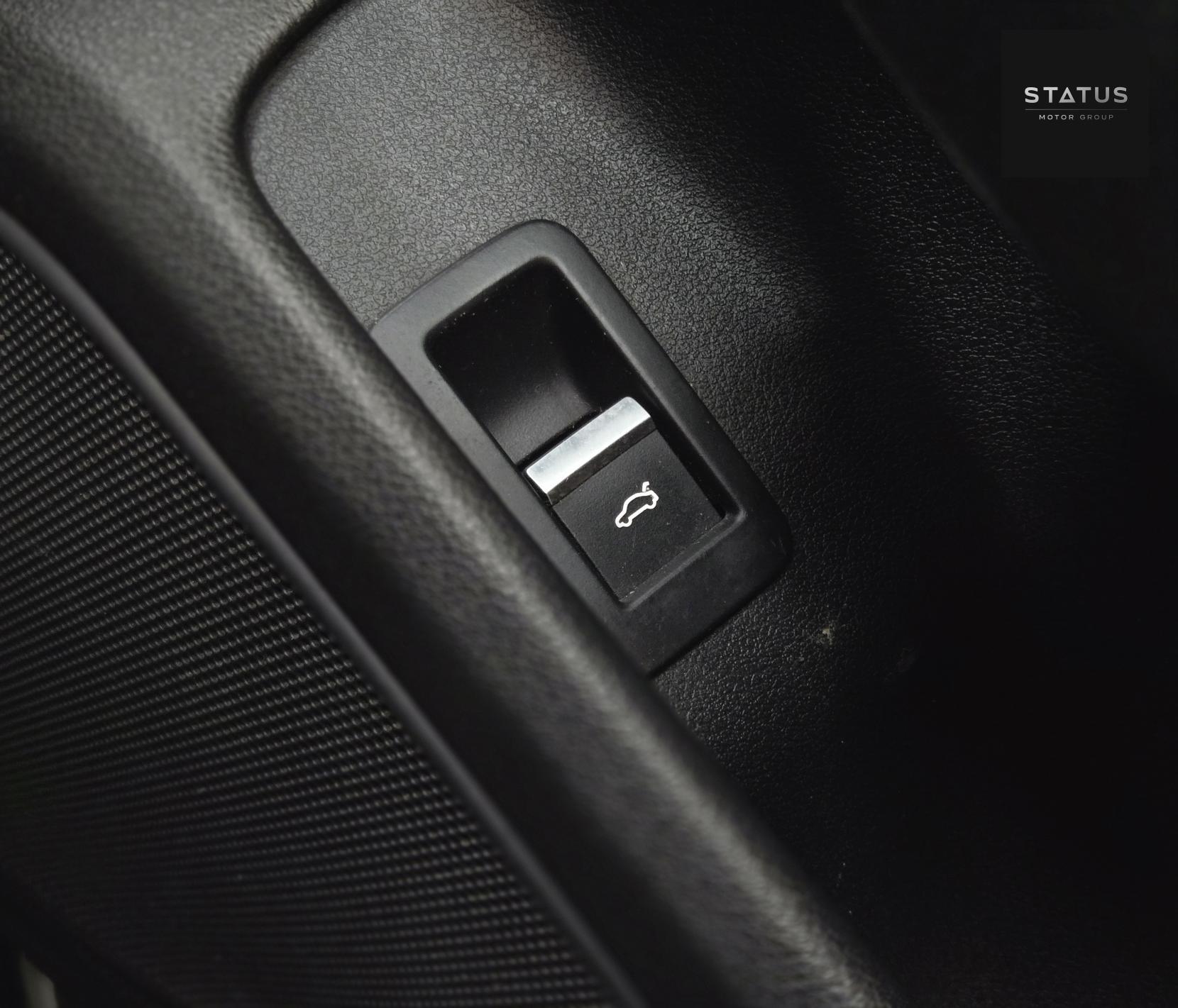 Audi A4 2.0 TDI Black Edition Saloon 4dr Diesel S Tronic quattro Euro 6 (s/s) (190 ps)