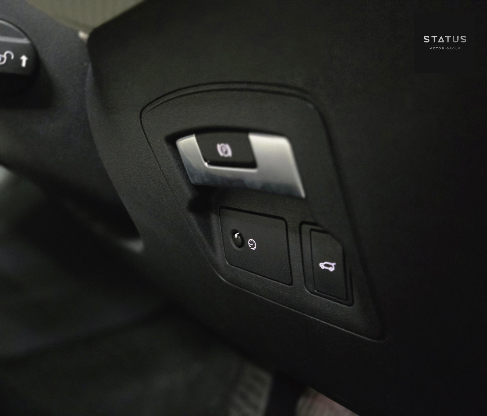 Land Rover Range Rover Velar 2.0 D240 R-Dynamic SE SUV 5dr Diesel Auto 4WD Euro 6 (s/s) (240 ps)